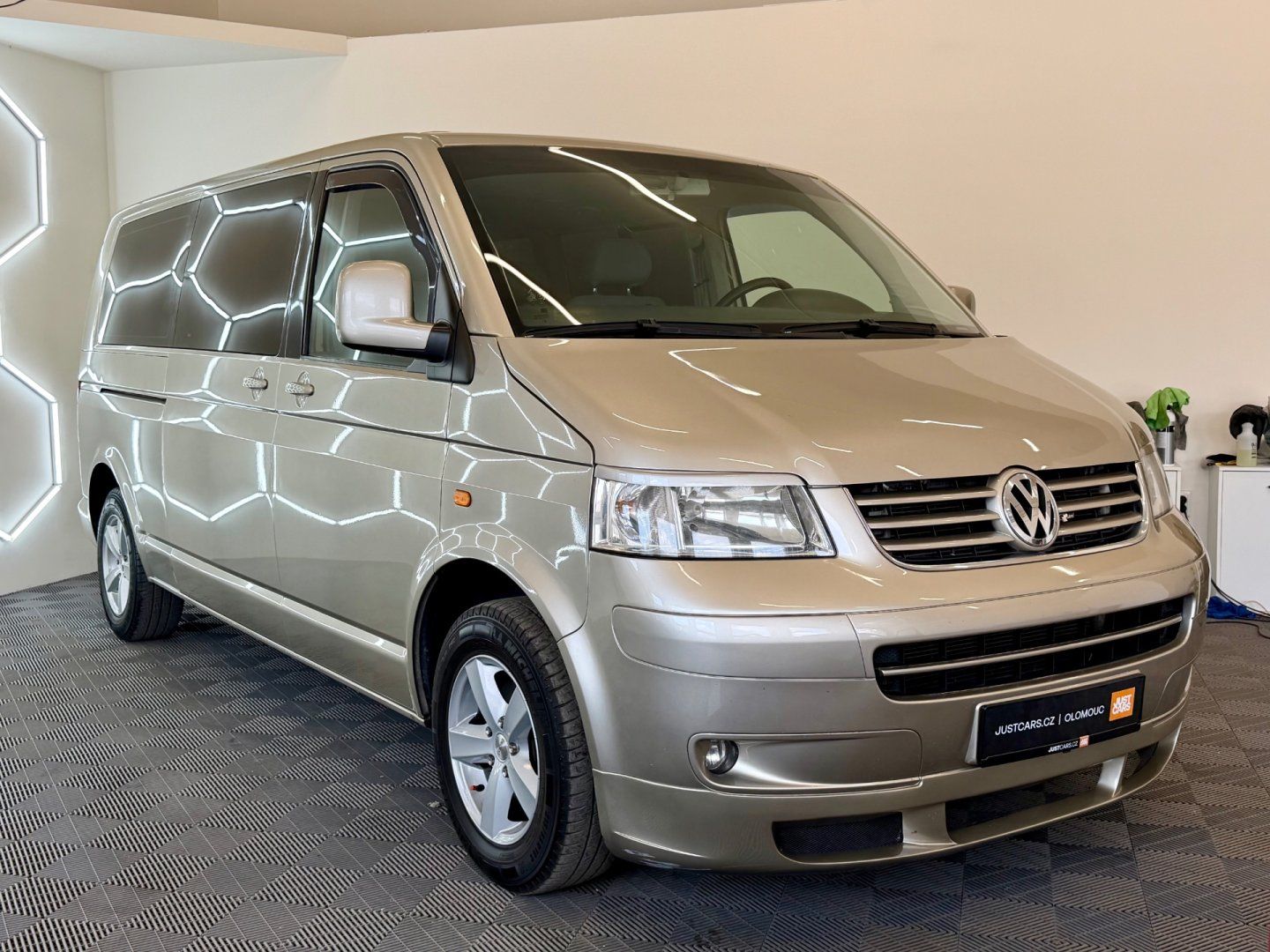 Volkswagen Transporter, LONG 2.5TDi96kW SHUTTLE/8 MÍST - fotka 3