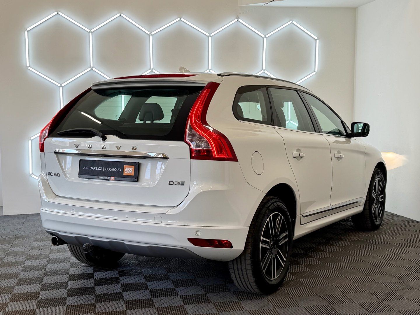 Volvo XC60, D3 110 kW SUMMUM/MANUÁL/SERV.K - fotka 5