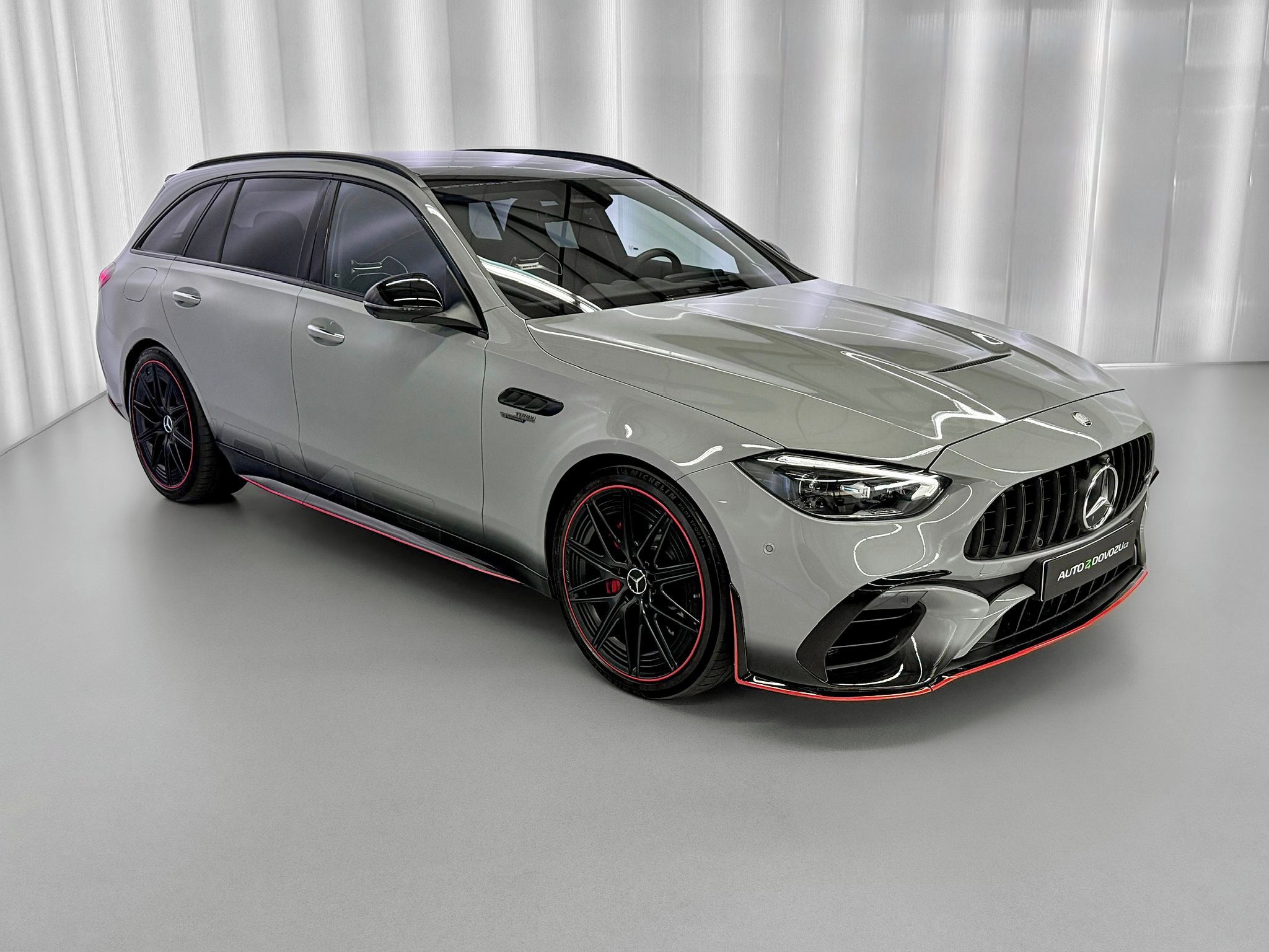 Mercedes-Benz Třídy C, E PERFORMANCE 4M AMG F1 EDIT - fotka 4