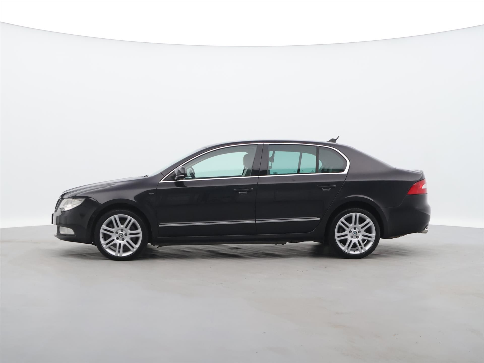 Škoda Superb, 3,6 FSI 191kW Exclusive 1.Maj - fotka 4