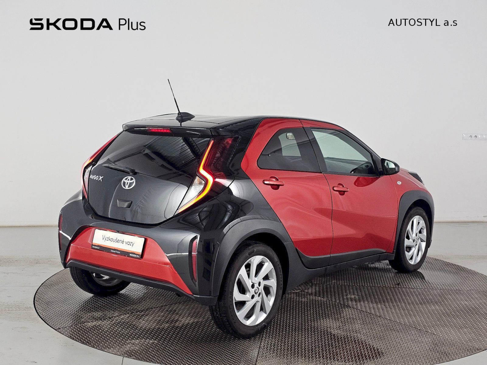 Toyota Aygo, X 1.0i 53kW STYLE TECH - fotka 2