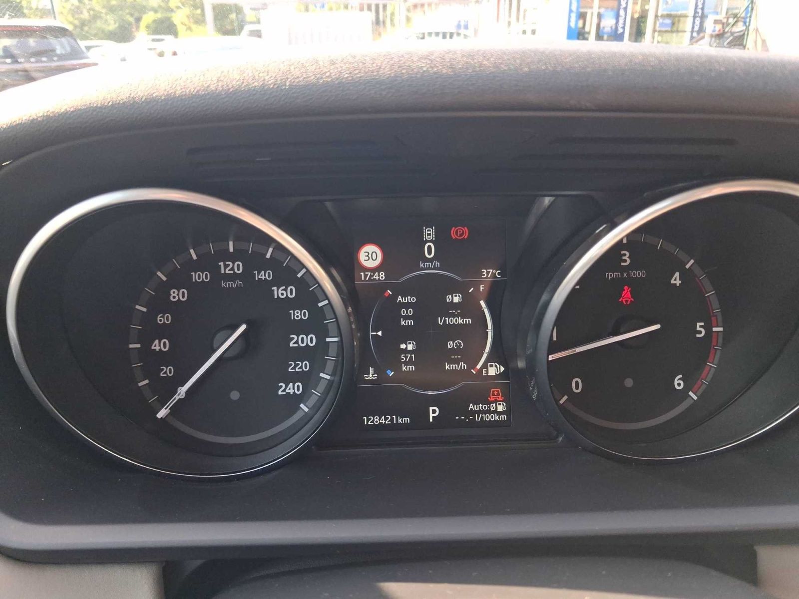 Land Rover Discovery, 3.0 Td6, 4X4, Automat, 7 míst - fotka 3