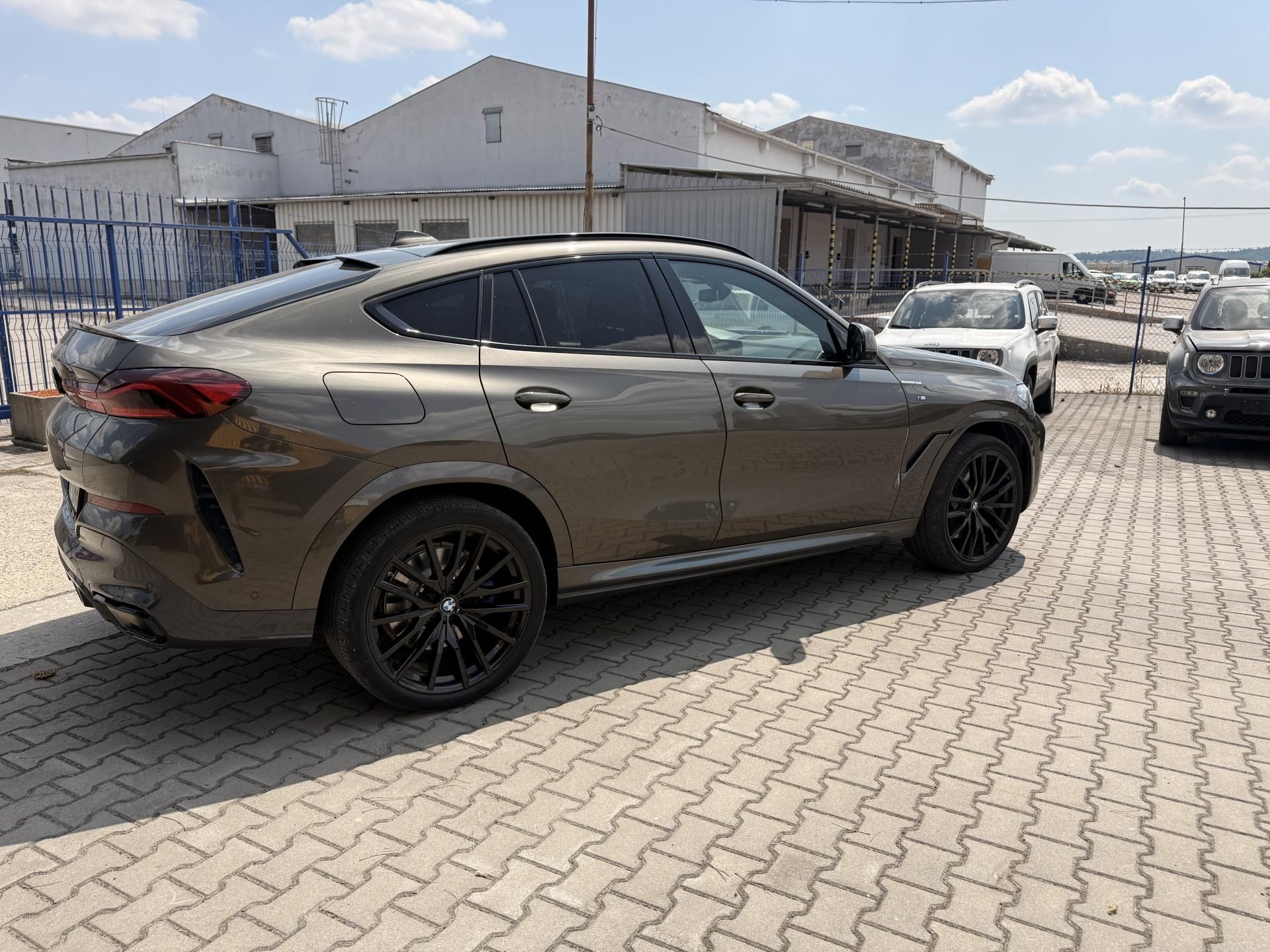 BMW X6, 40D, M-SPORT,ČR,PŘIPRAVUJEME - fotka 3