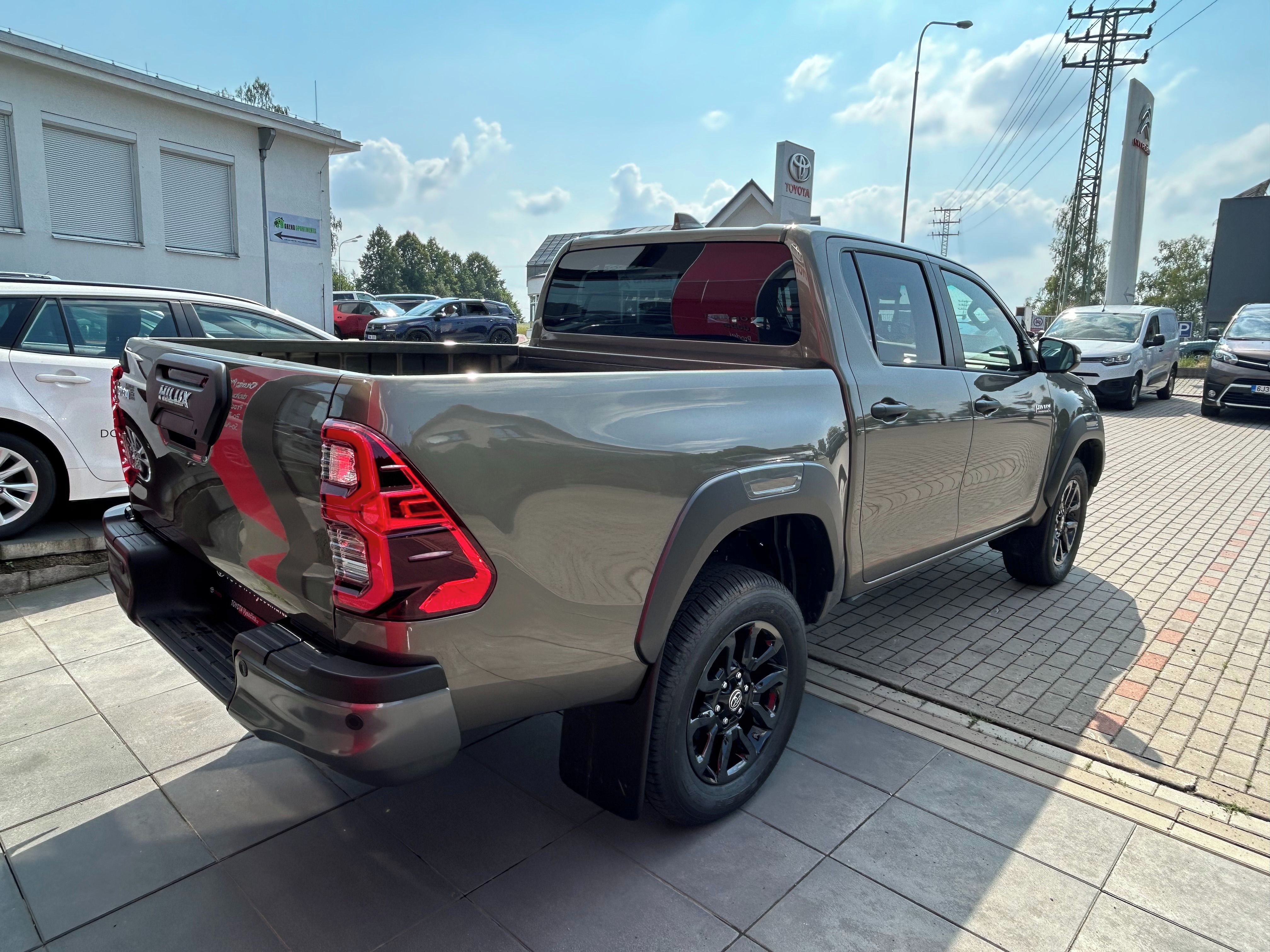 Toyota Hilux, 2,8D 4x4 6AT Invincible HYB - fotka 5