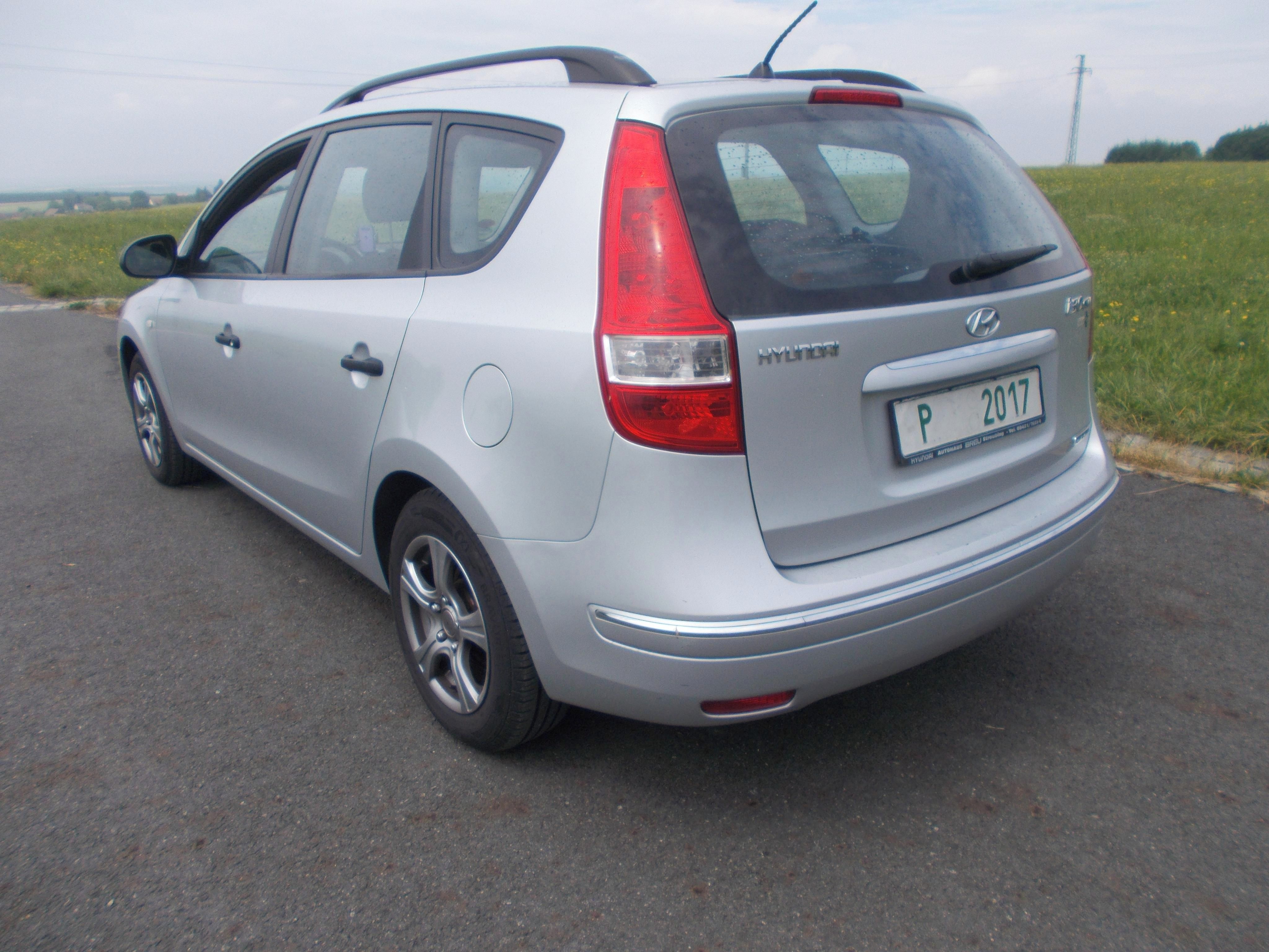 Hyundai i30, 1,6 CRDi nová STK - fotka 3