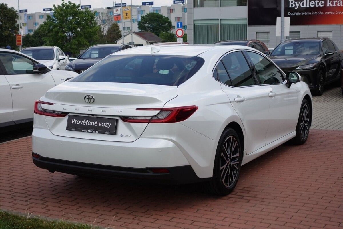 Toyota Camry, 2,5 HEV Executive záruka 3+2 - fotka 4