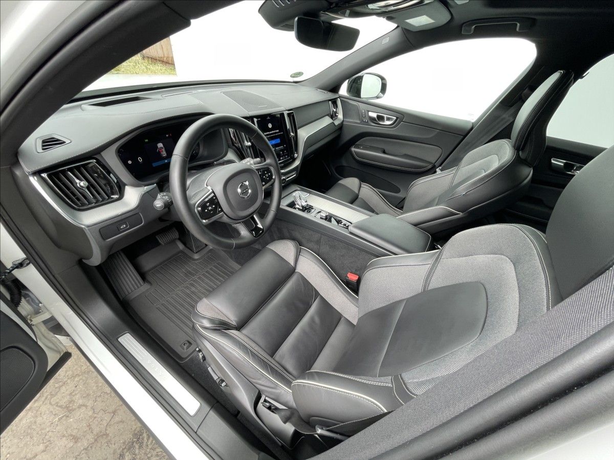 Volvo XC60, 2,0 B4 A8 Ultimate Dark - fotka 5