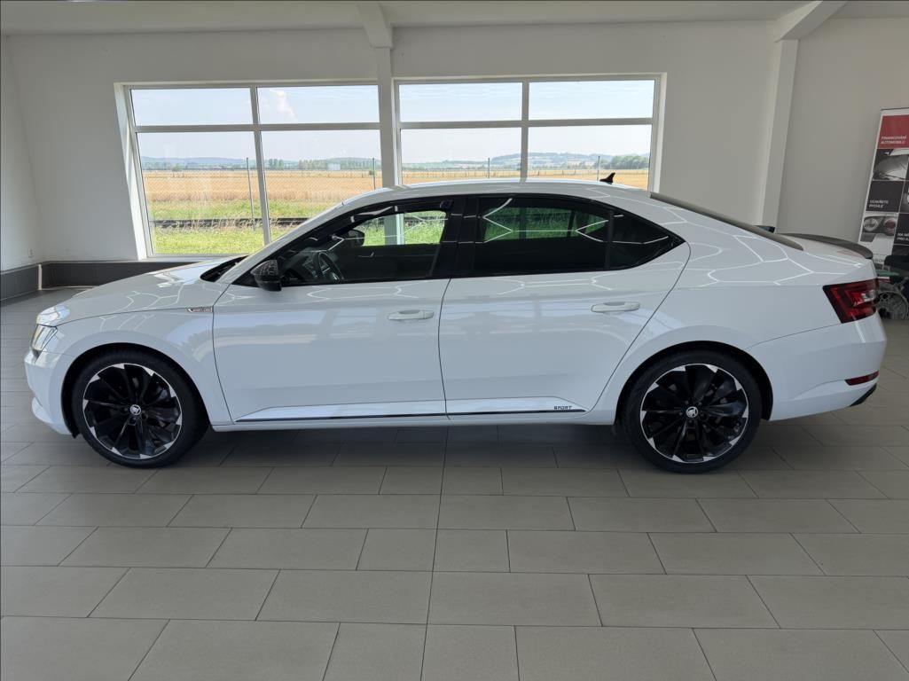 Škoda Superb, 2,0 TDi, Sportline, Navi, DSG - fotka 2