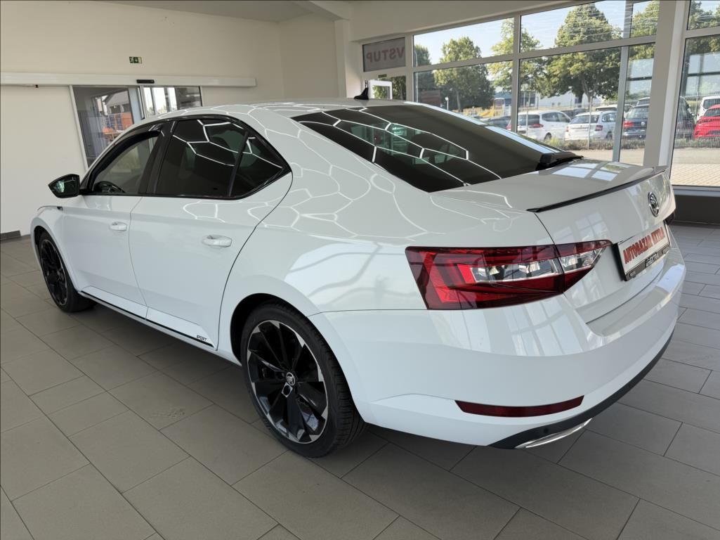 Škoda Superb, 2,0 TDi, Sportline, Navi, DSG - fotka 3