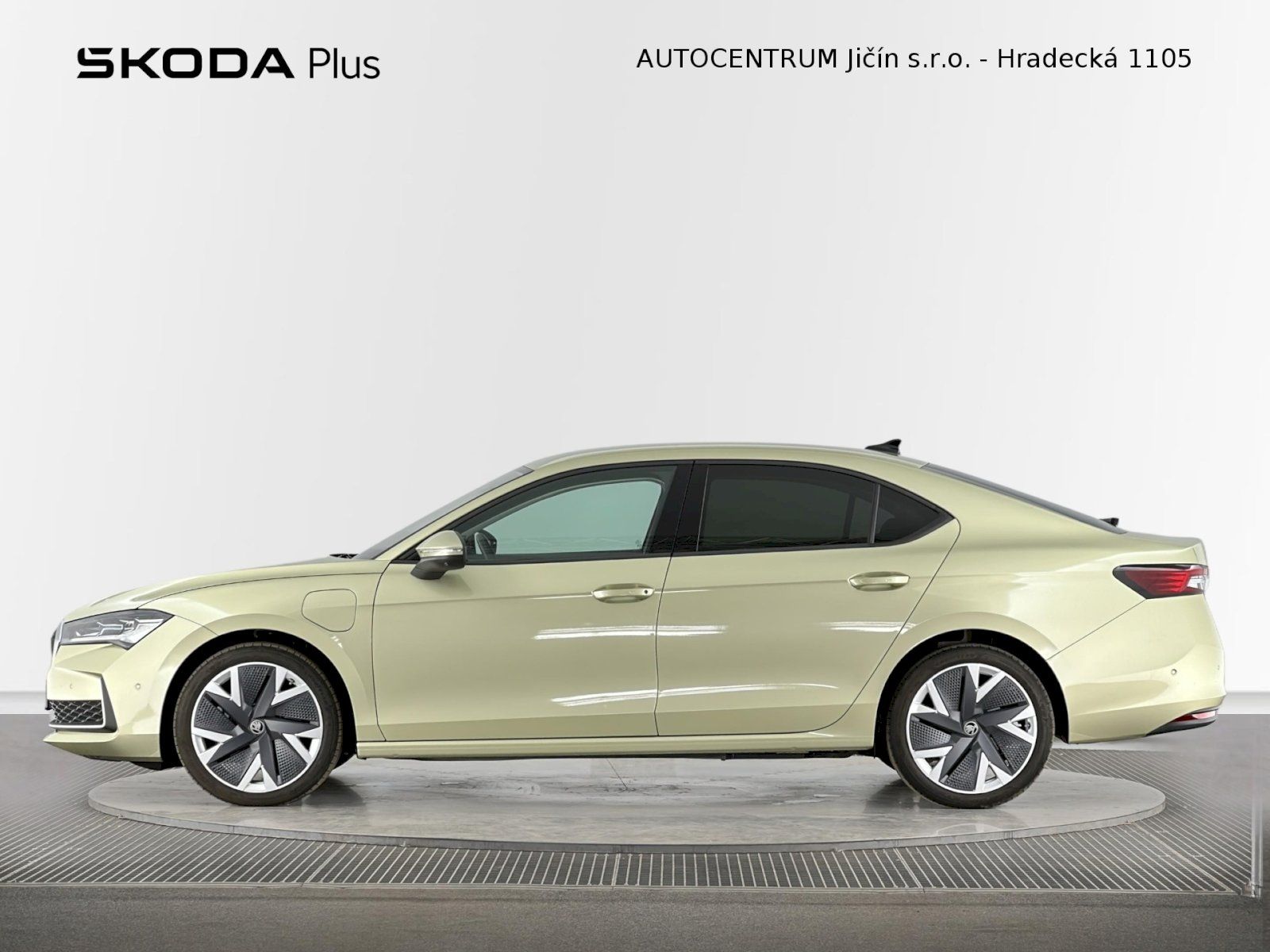 Škoda Superb, iV DSG 1.5TSI 150kW Selection - fotka 3