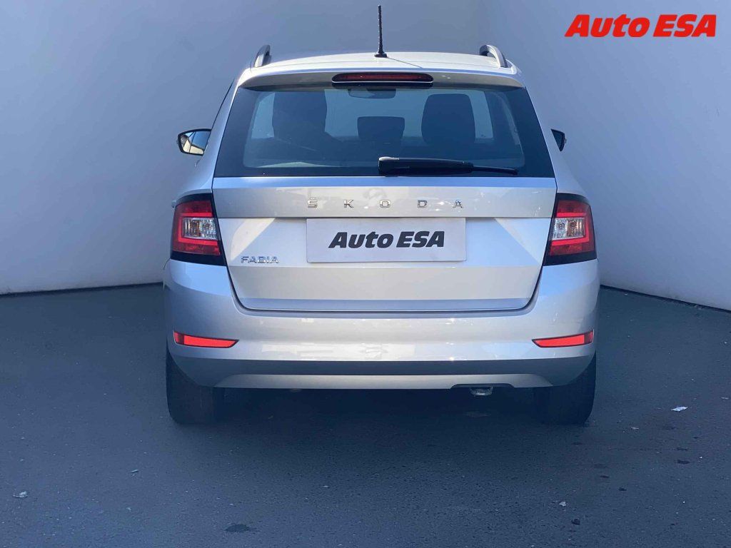 Škoda Fabia, 1.4 TSi R5,DSG,navi,kamera - fotka 5