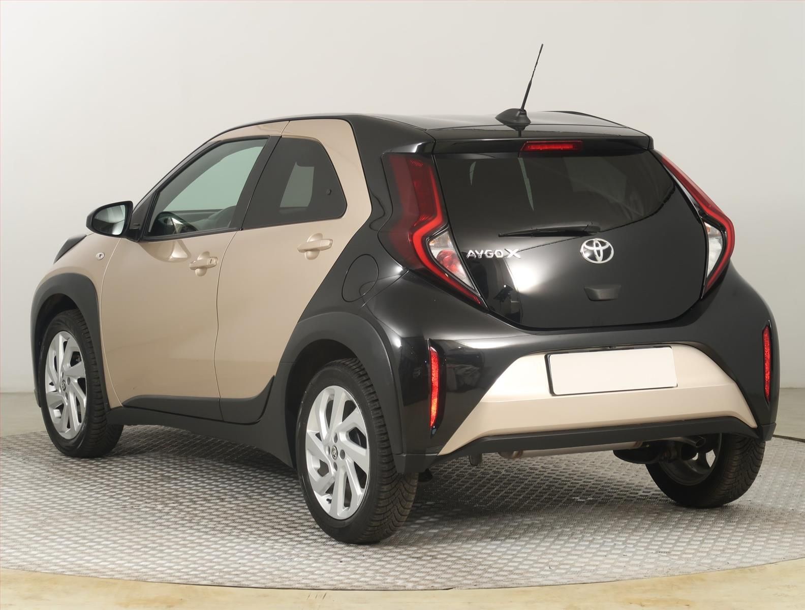 Toyota Aygo, 1.0 VVT-i, Automat, ČR,1.maj - fotka 4