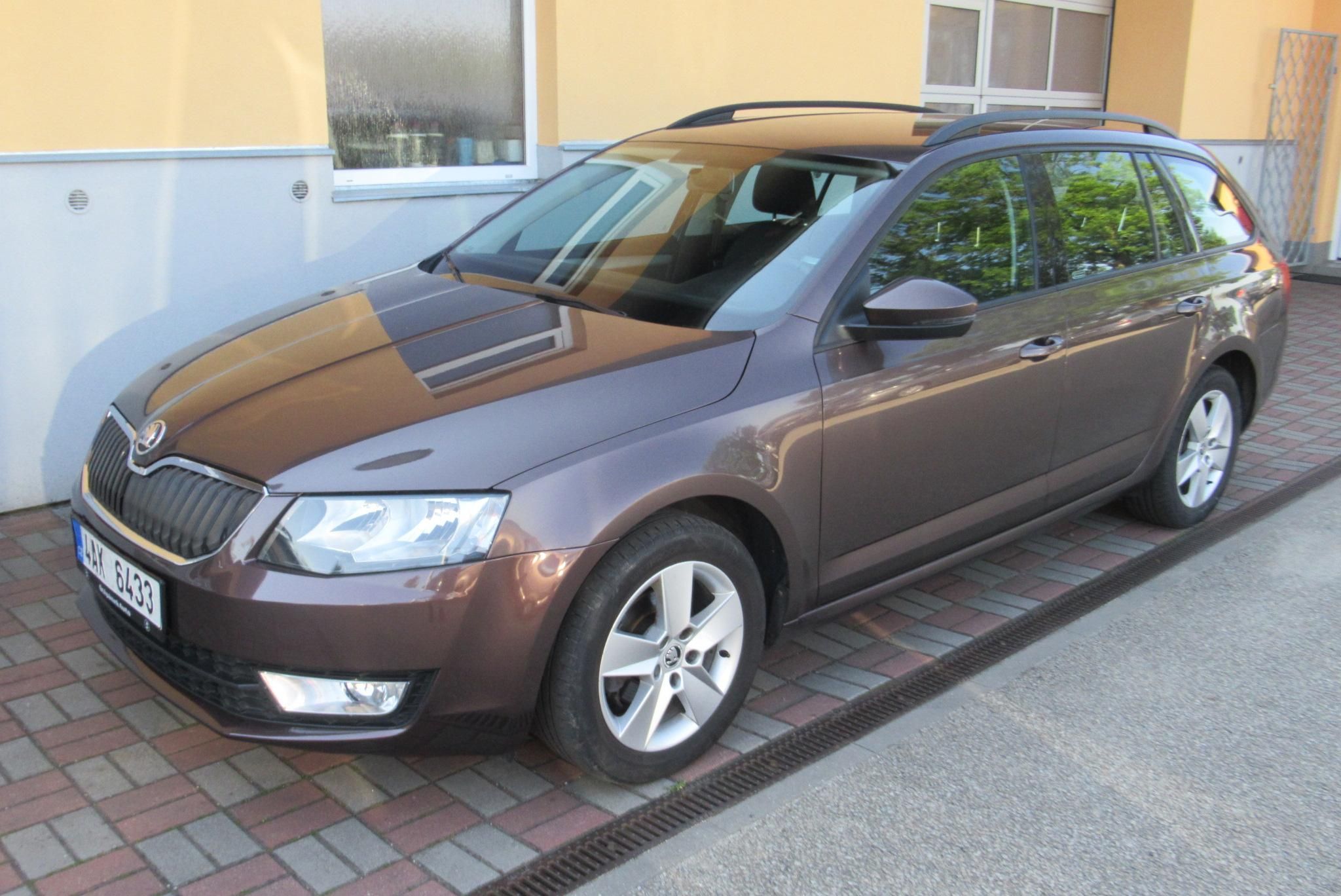 Škoda Octavia, 1.6 TDI 4x4 KLIMA TAŽNÉ ČR - fotka 4