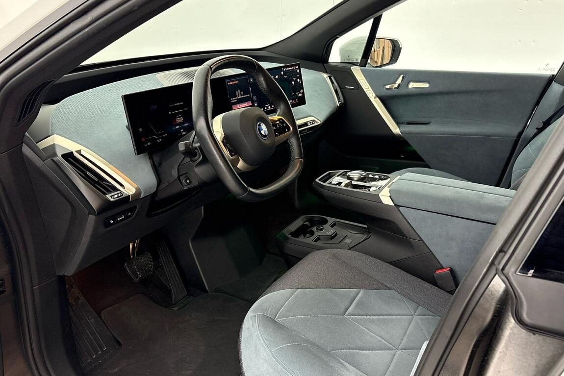 BMW iX, xDrive40 - fotka 6
