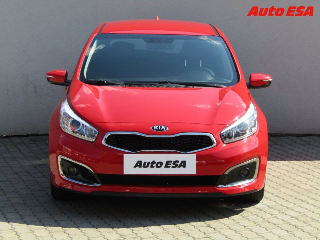 Kia Cee´d, 1.4i,ČR,AC,temp,tažné - fotka 2