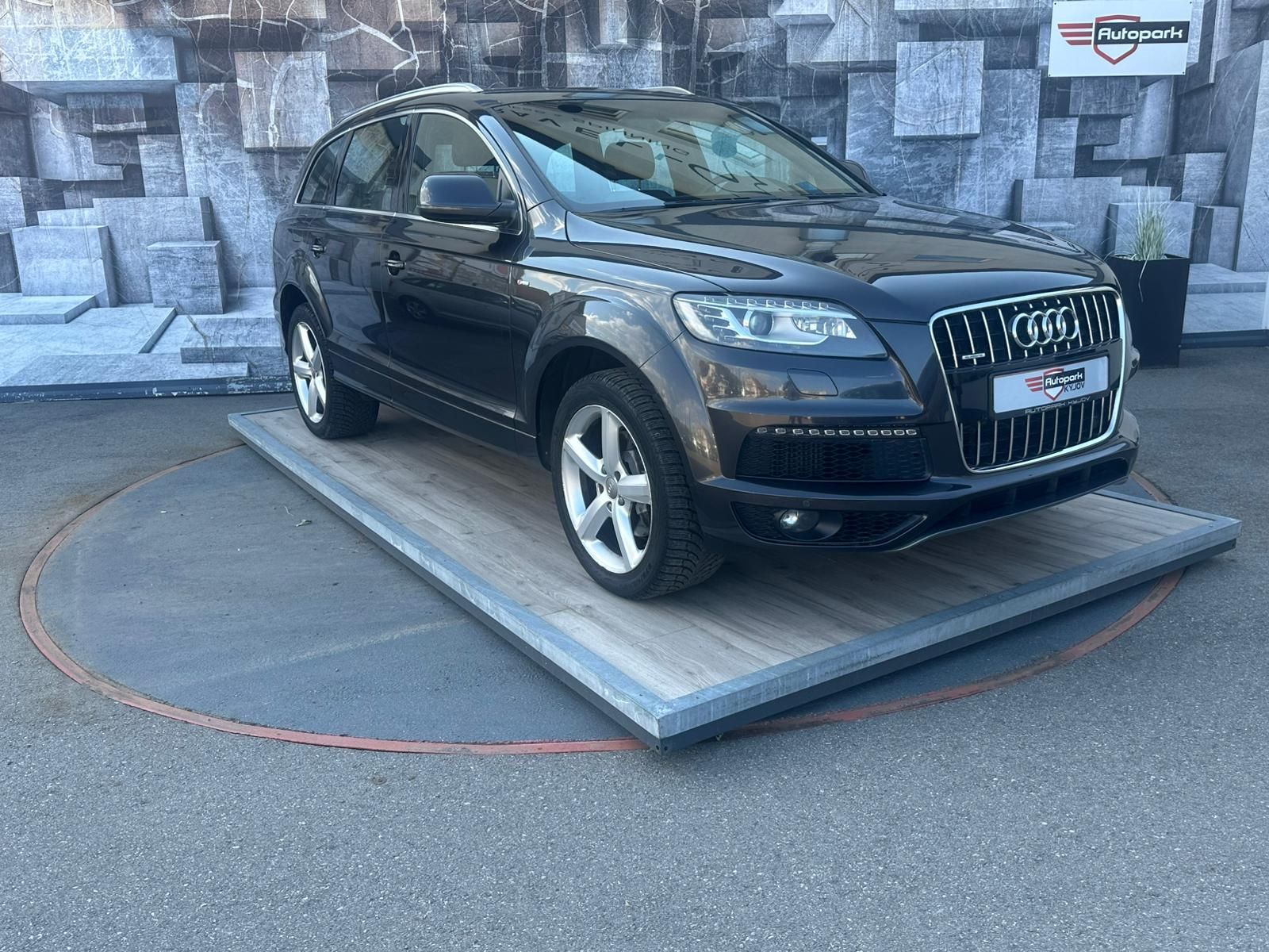 Audi Q7, 3.0TDi, 180KW, S-LINE, VZDUCH