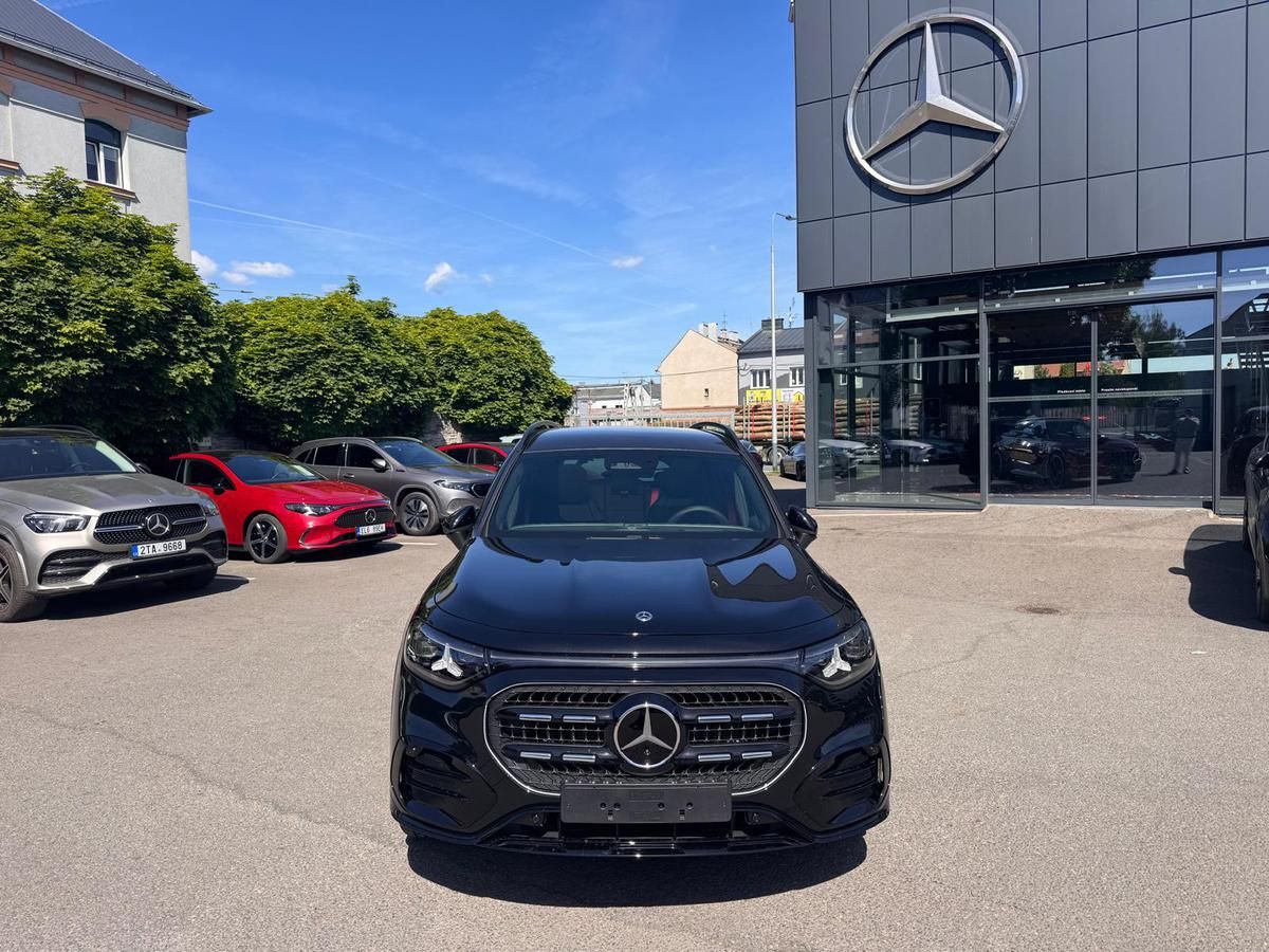 Mercedes-Benz GLB, 200 4MATIC - fotka 2