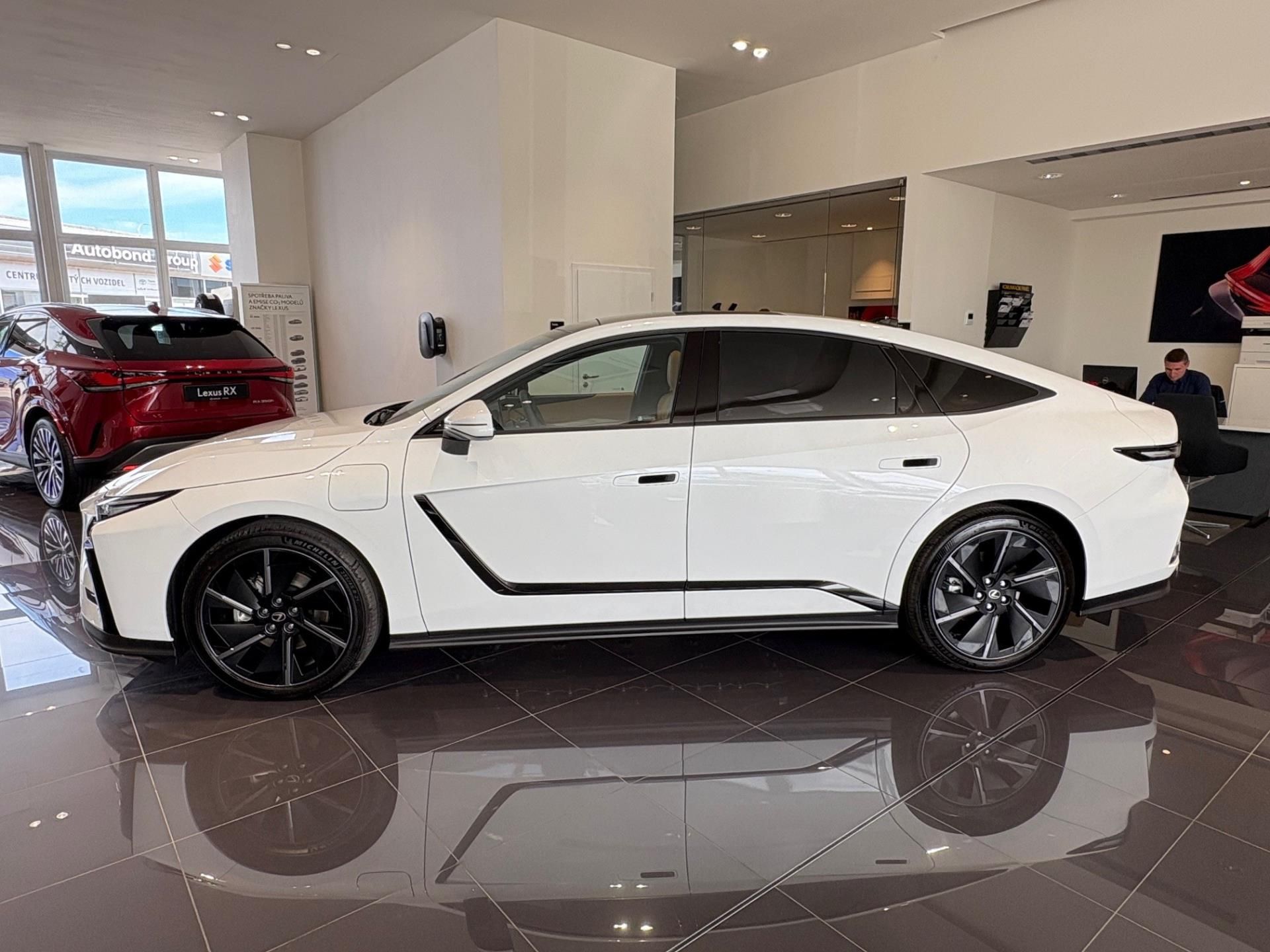 Lexus ES, ES 500e AWD Prestige + 21"  Ae - fotka 4