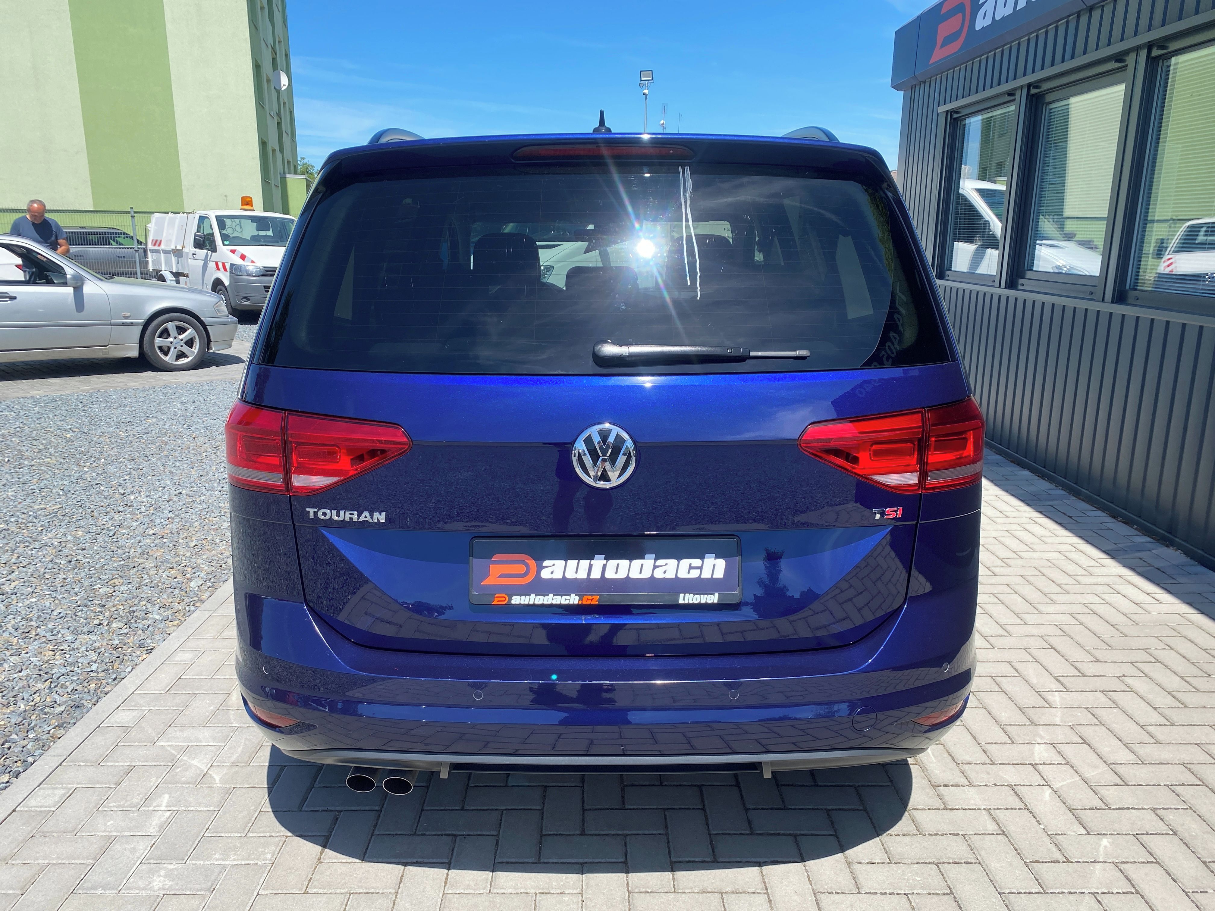 Volkswagen Touran, 1.4 TSI 110kW- 1xMAJ.- 7 MÍST - fotka 4