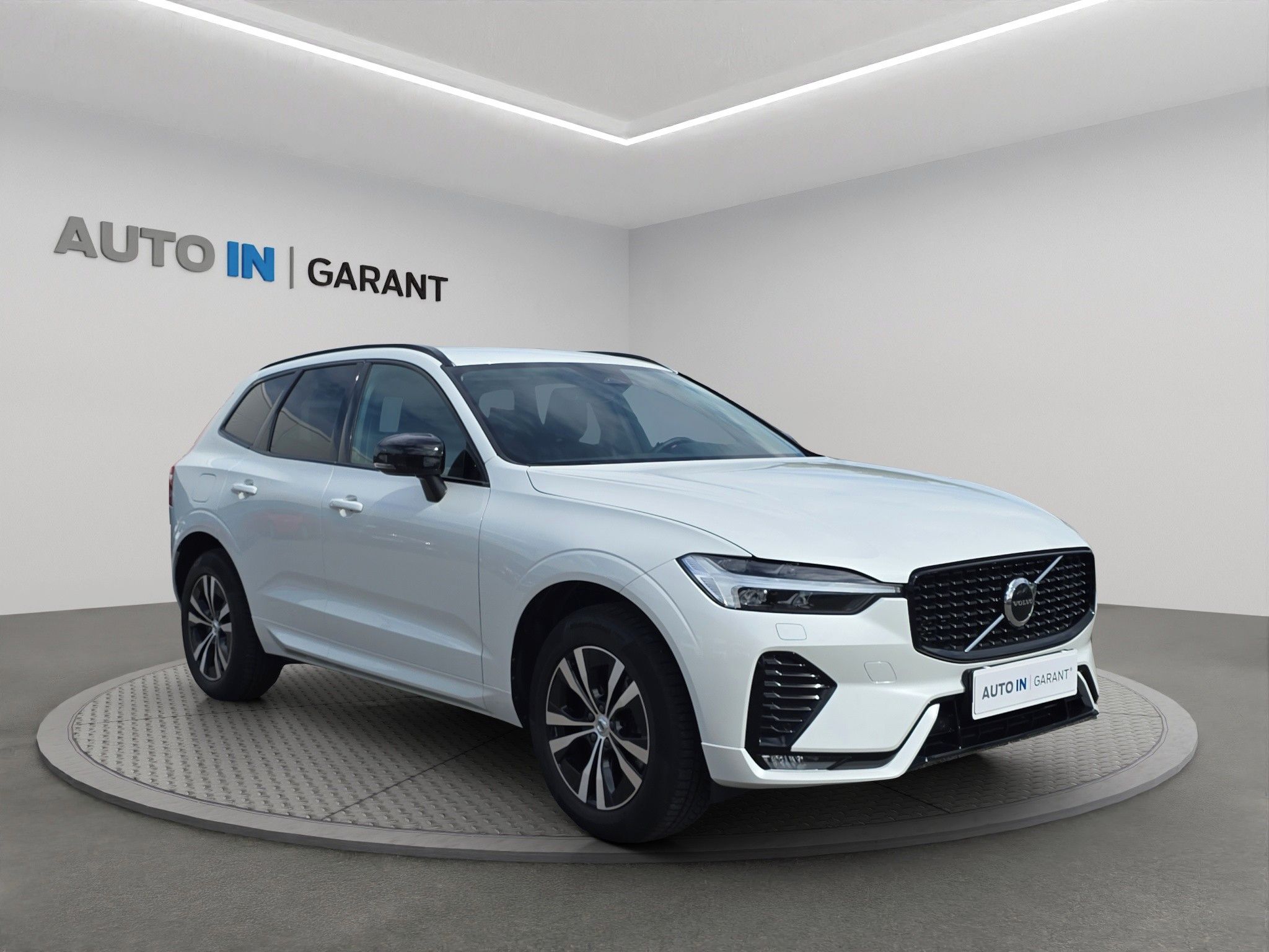 Volvo EX60, B5 AWD 2.0 MHEV 184kW, ČR, 1 M - fotka 3