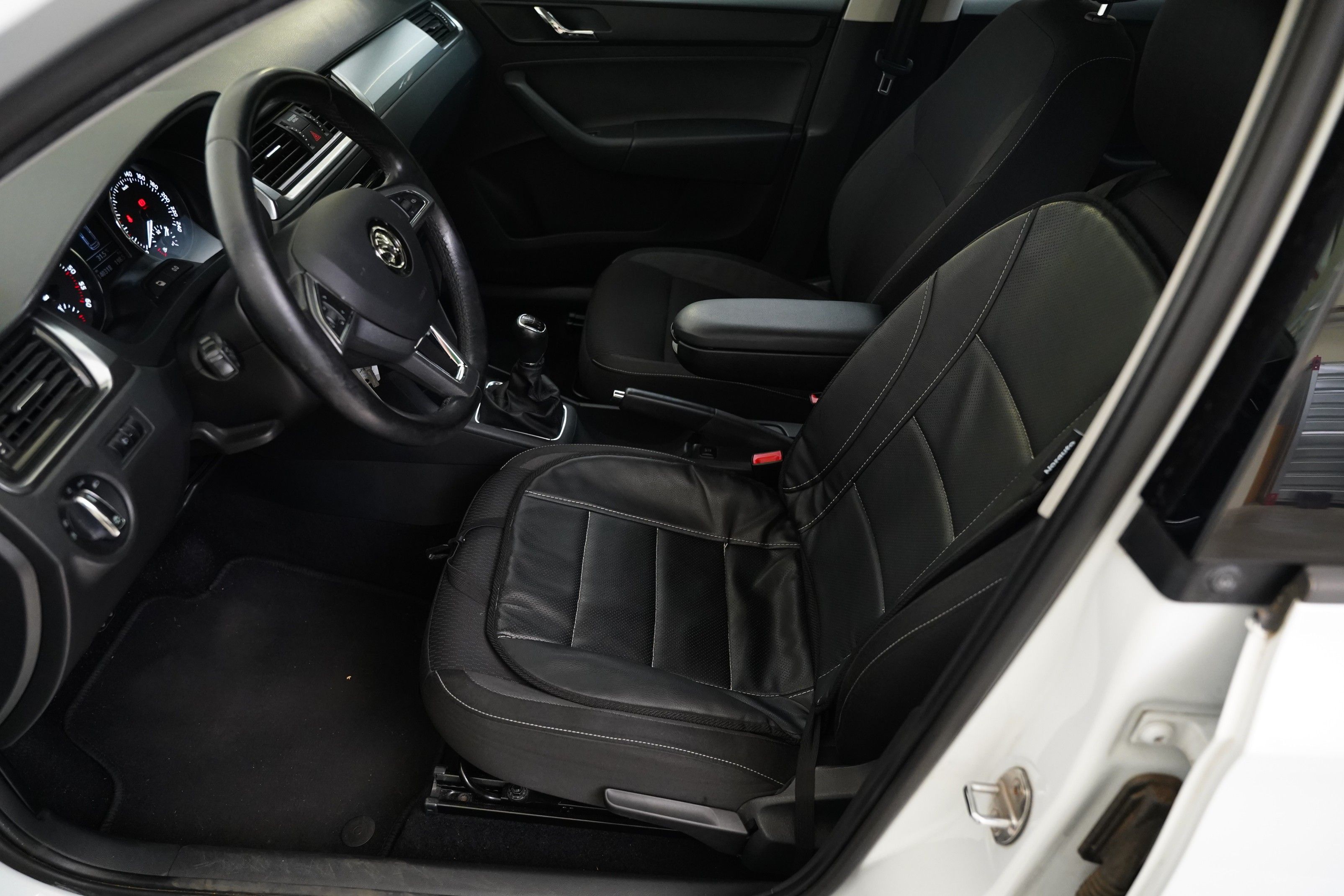 Škoda Rapid, 1.6 TDI 66 kW Ambition - fotka 6