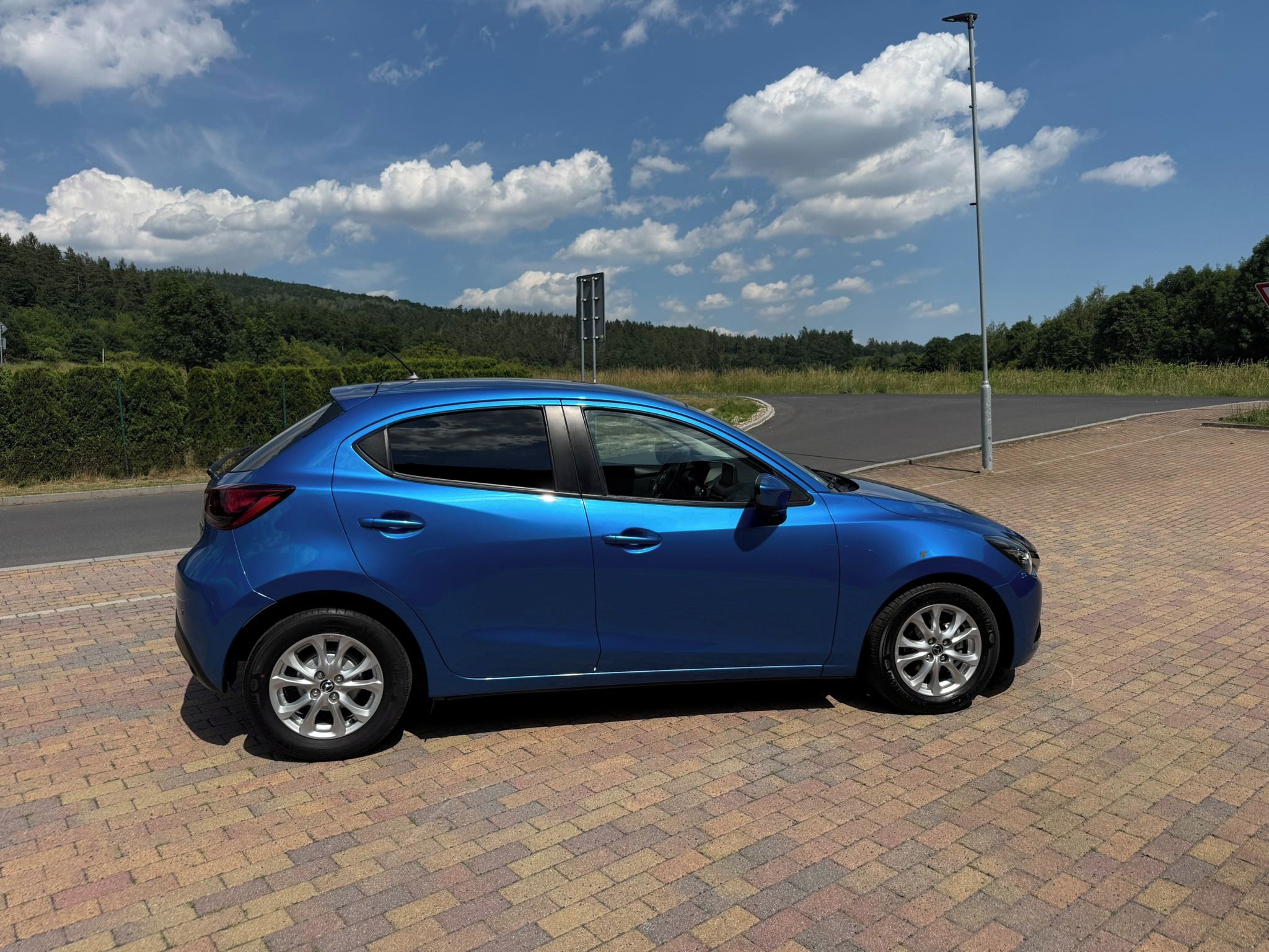 Mazda 2, 1.5 SKYACTIV-G 66kW NAVI,AC - fotka 6