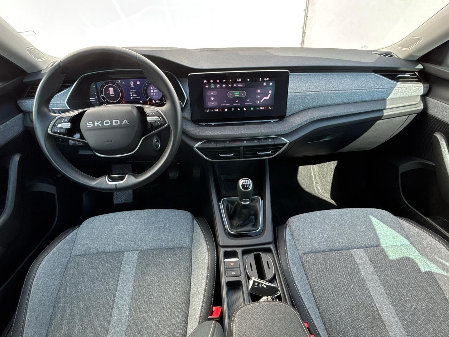 Škoda Octavia, 1.5 TSI / 110 kW Top Selection - fotka 5