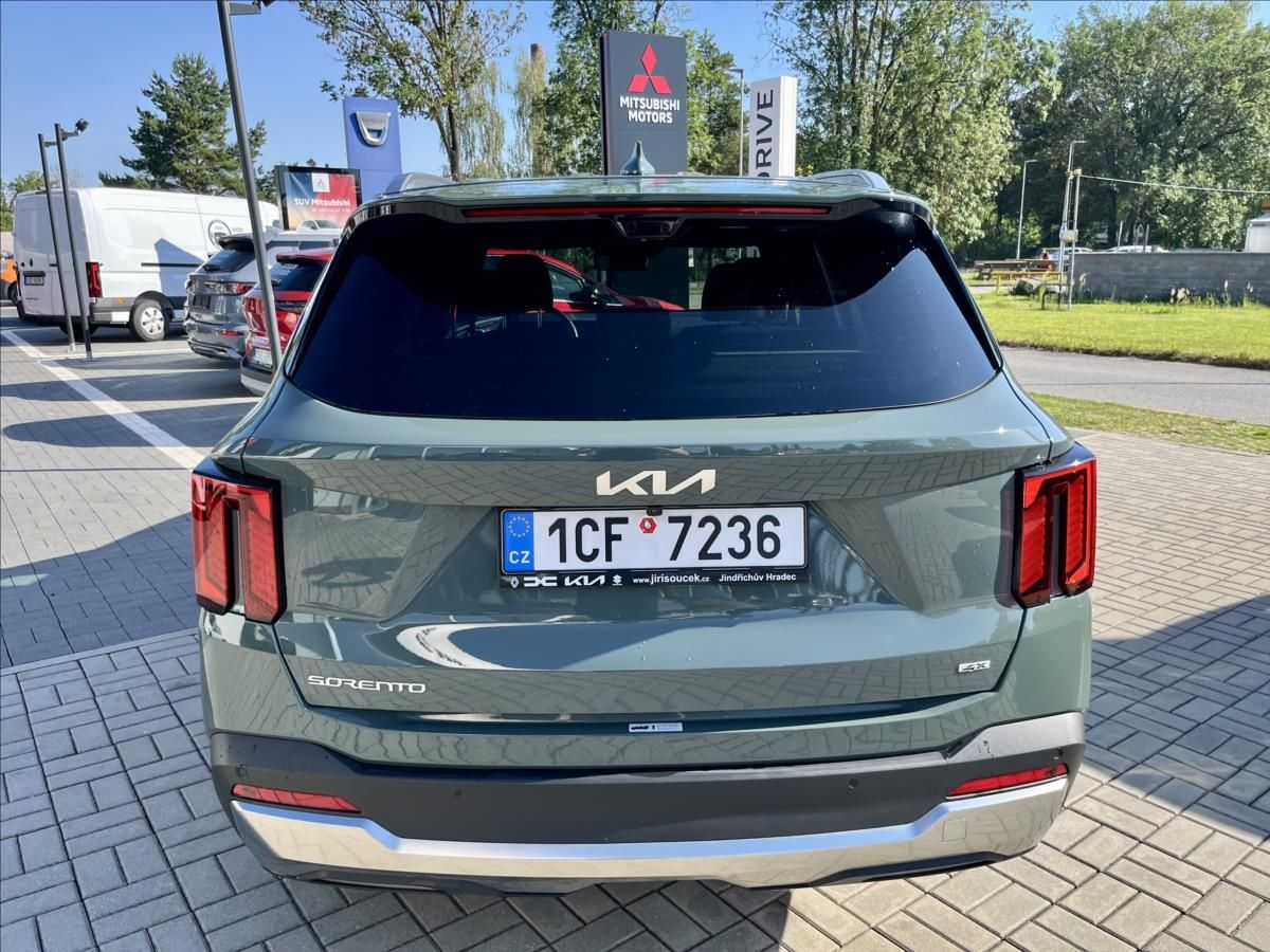 Kia Sorento, 2,2 CRDi 4x4 8DCT automat  TOP - fotka 5