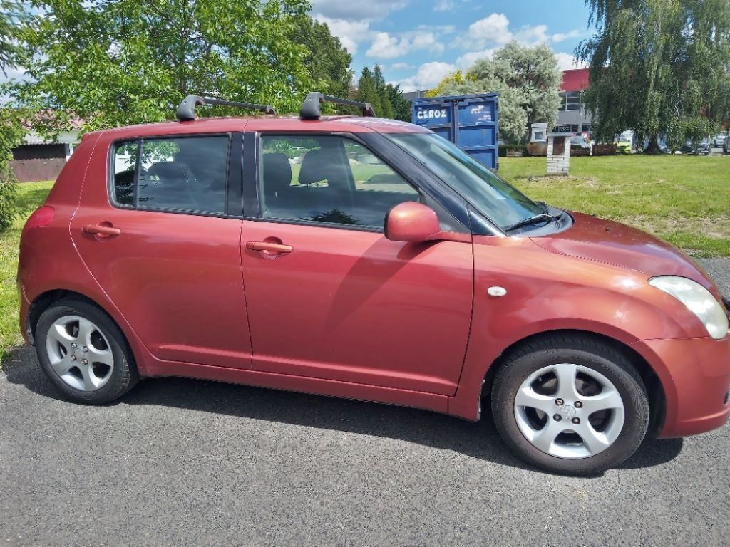 Suzuki Swift, 1,3 GL/AC,68kW,1.MAJITEL,KLIMA - fotka 4