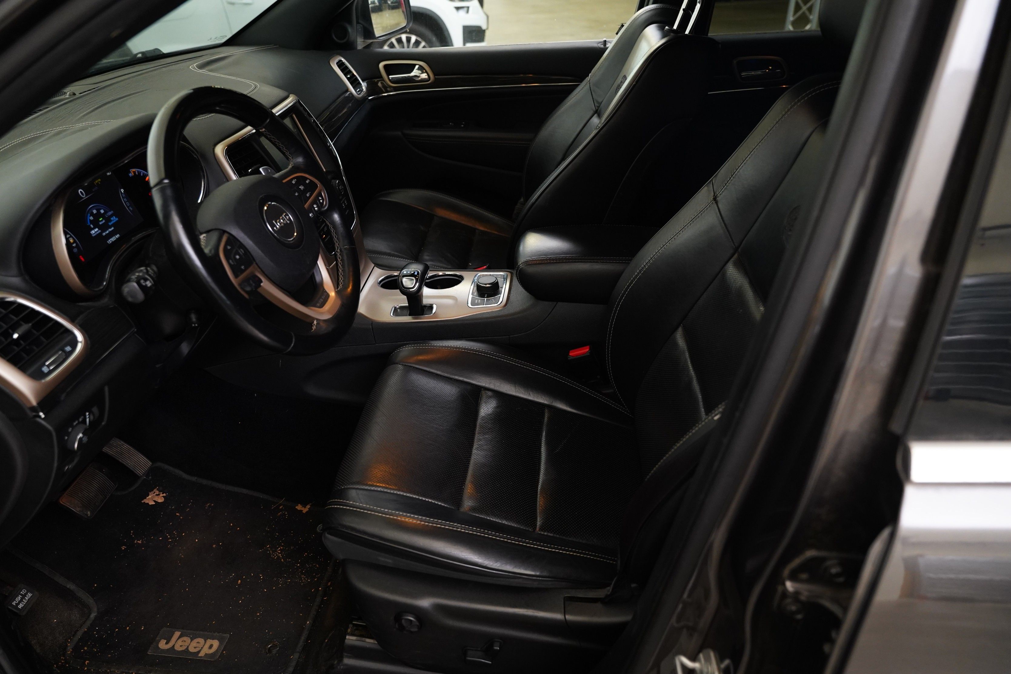 Jeep Grand Cherokee, 3.0 CRD 184 kW Overland - fotka 6