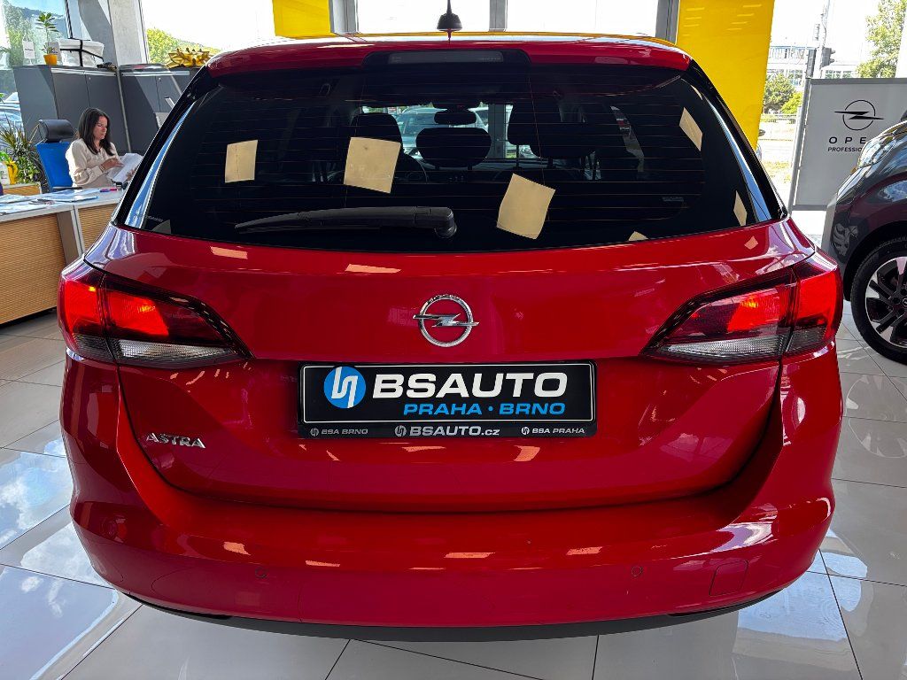 Opel Astra, 1.4i 74KW 2017 - fotka 5