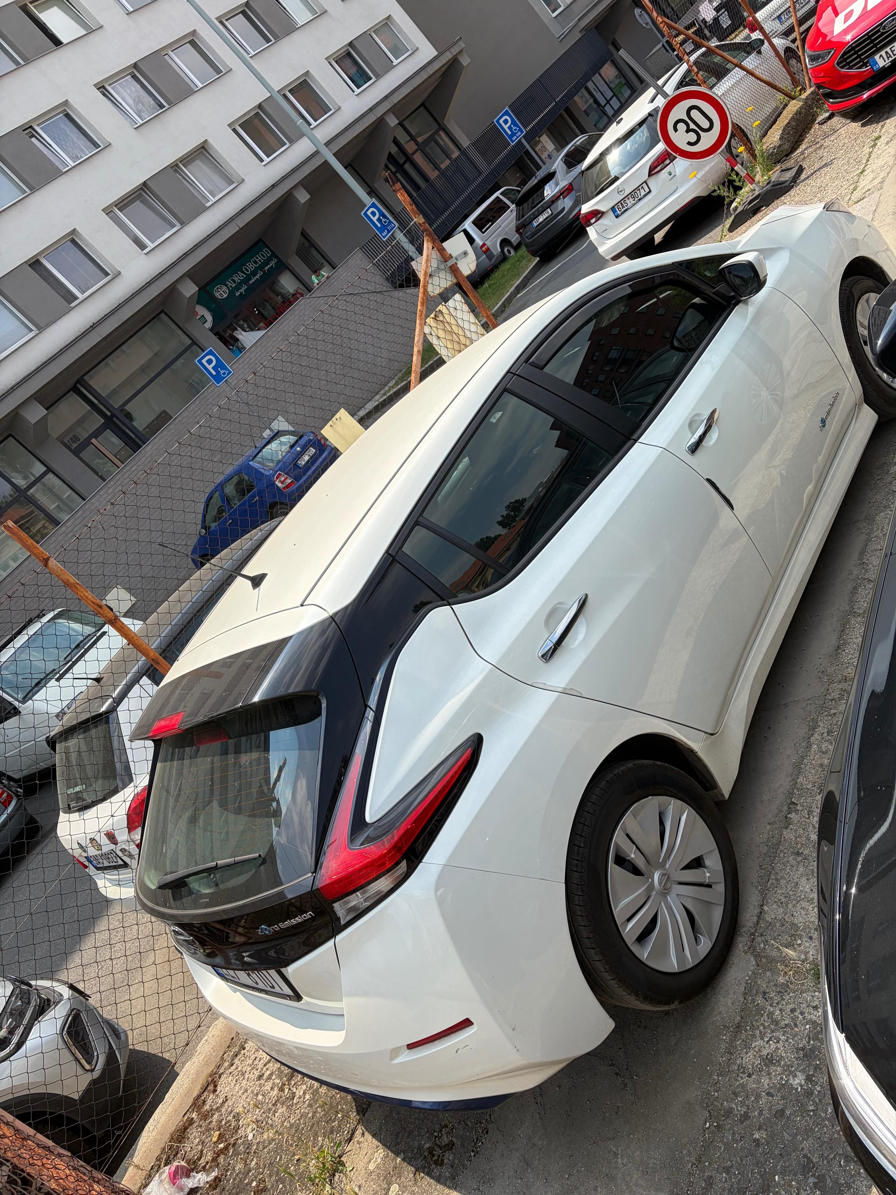 Nissan LEAF, Nissan Leaf 2019 SOH 89% - fotka 4