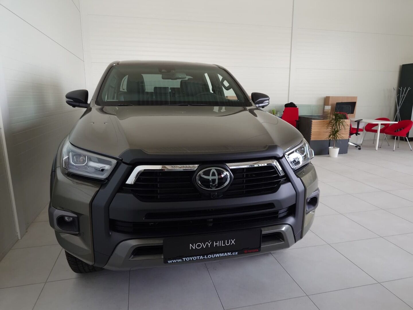 Toyota Hilux, DoubleCab Invincible 2.8D 6AT - fotka 2