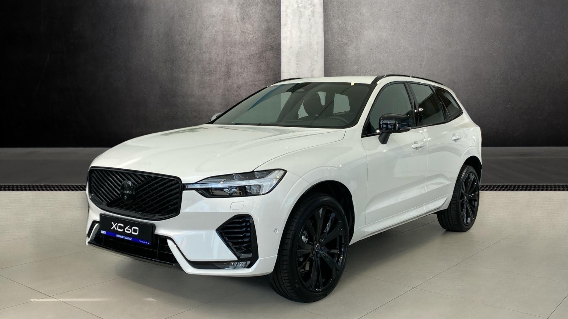 Volvo XC60, PLUS BLACK EDITION, B5 AWD, 18