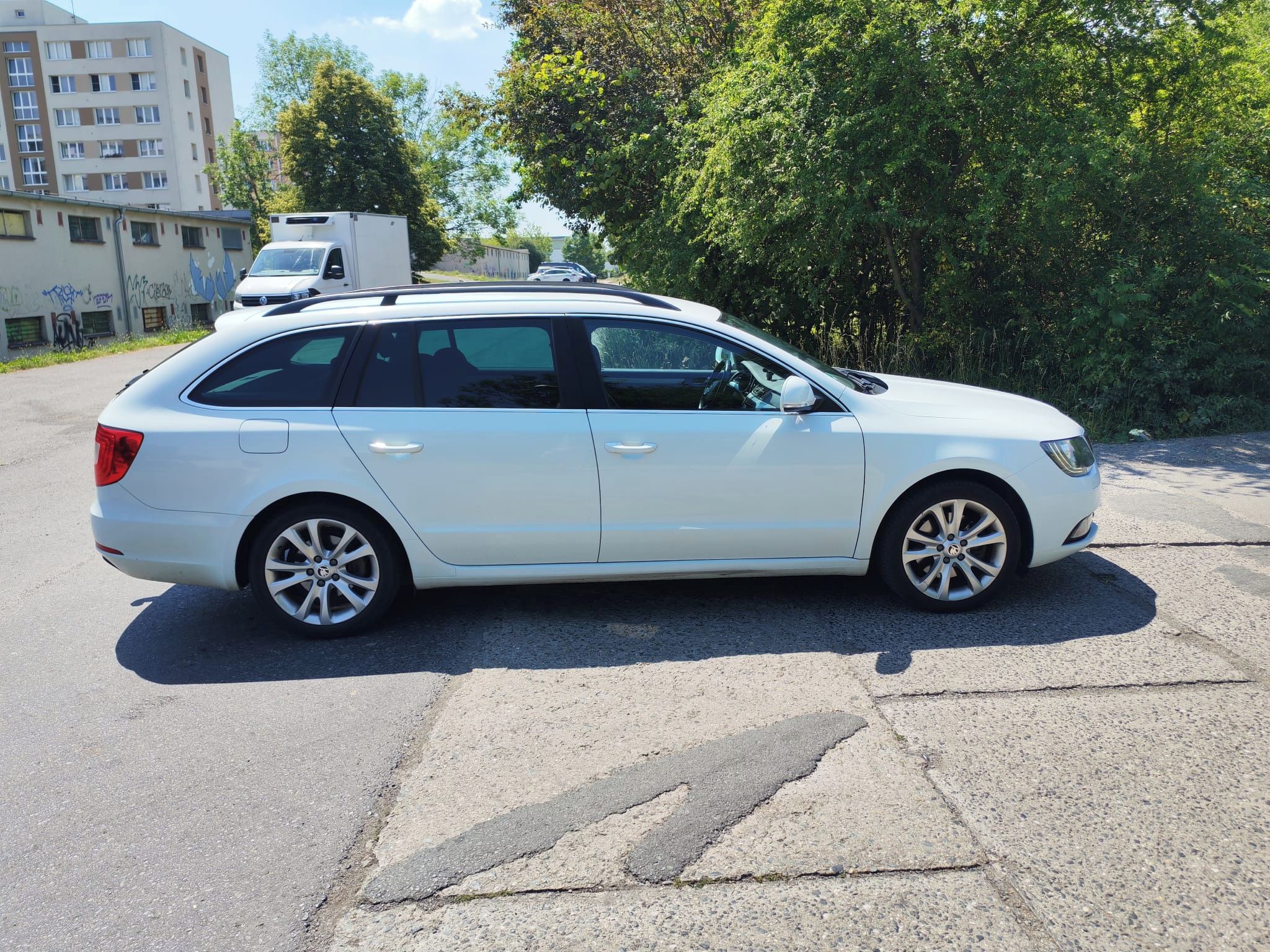 Škoda Superb, 2.0TDI, 125 kW, Ambition kombi - fotka 3