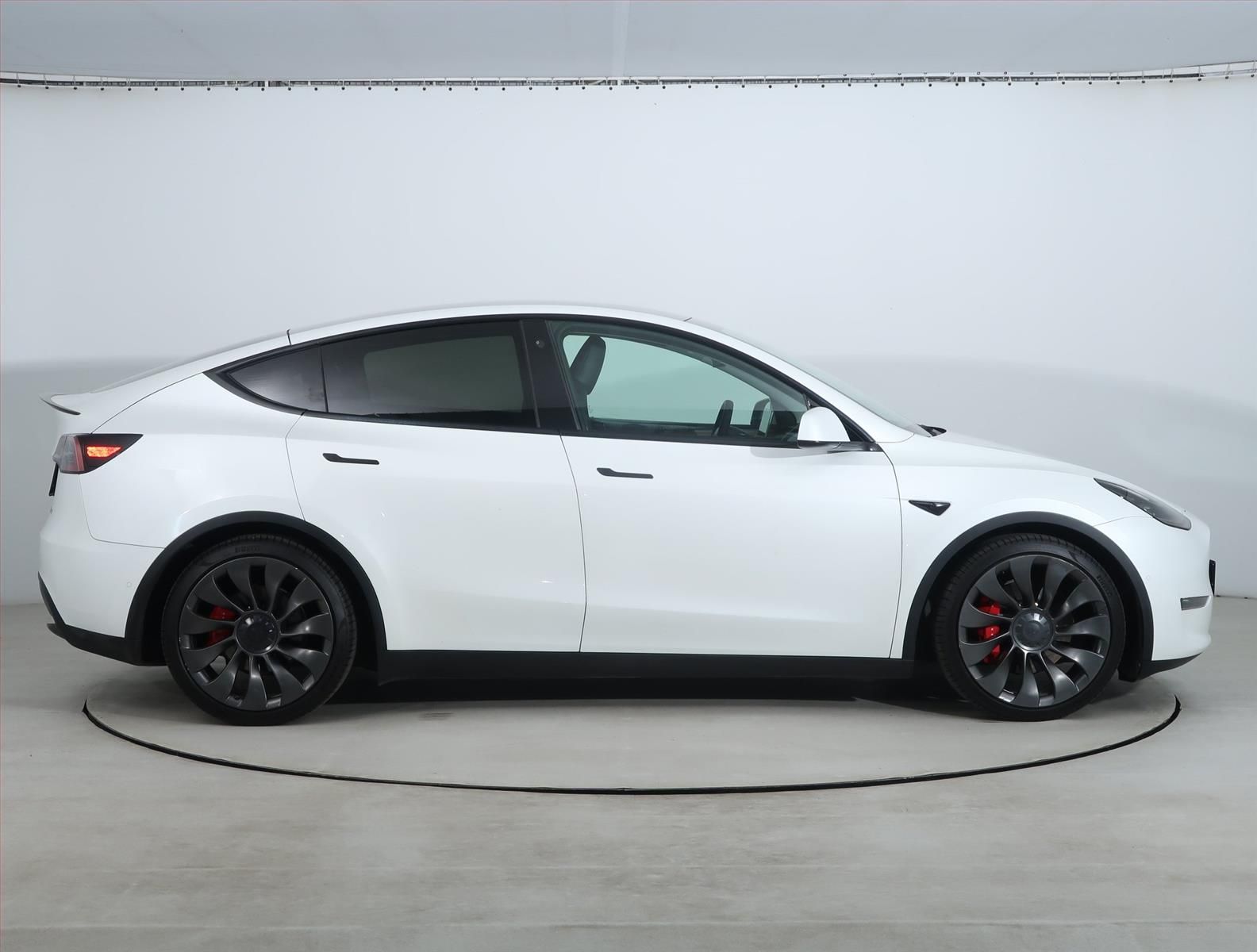 Tesla Model Y, Performance 79kWh, SoH 92% - fotka 6