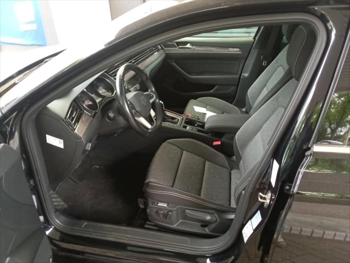 Volkswagen Passat, 2,0 PANORAMA,WEBASTO,TAŽNÉ - fotka 5