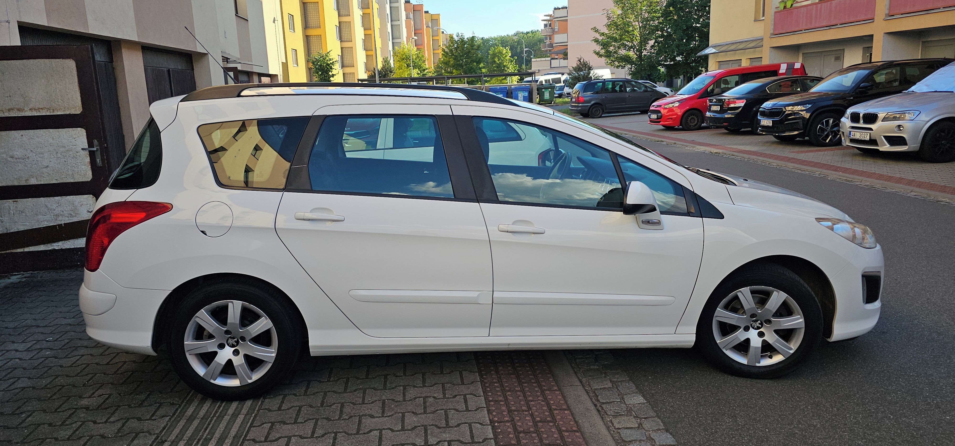 Peugeot 308, Peugeot 308 SW 1.6 HDi 68 kW - fotka 3