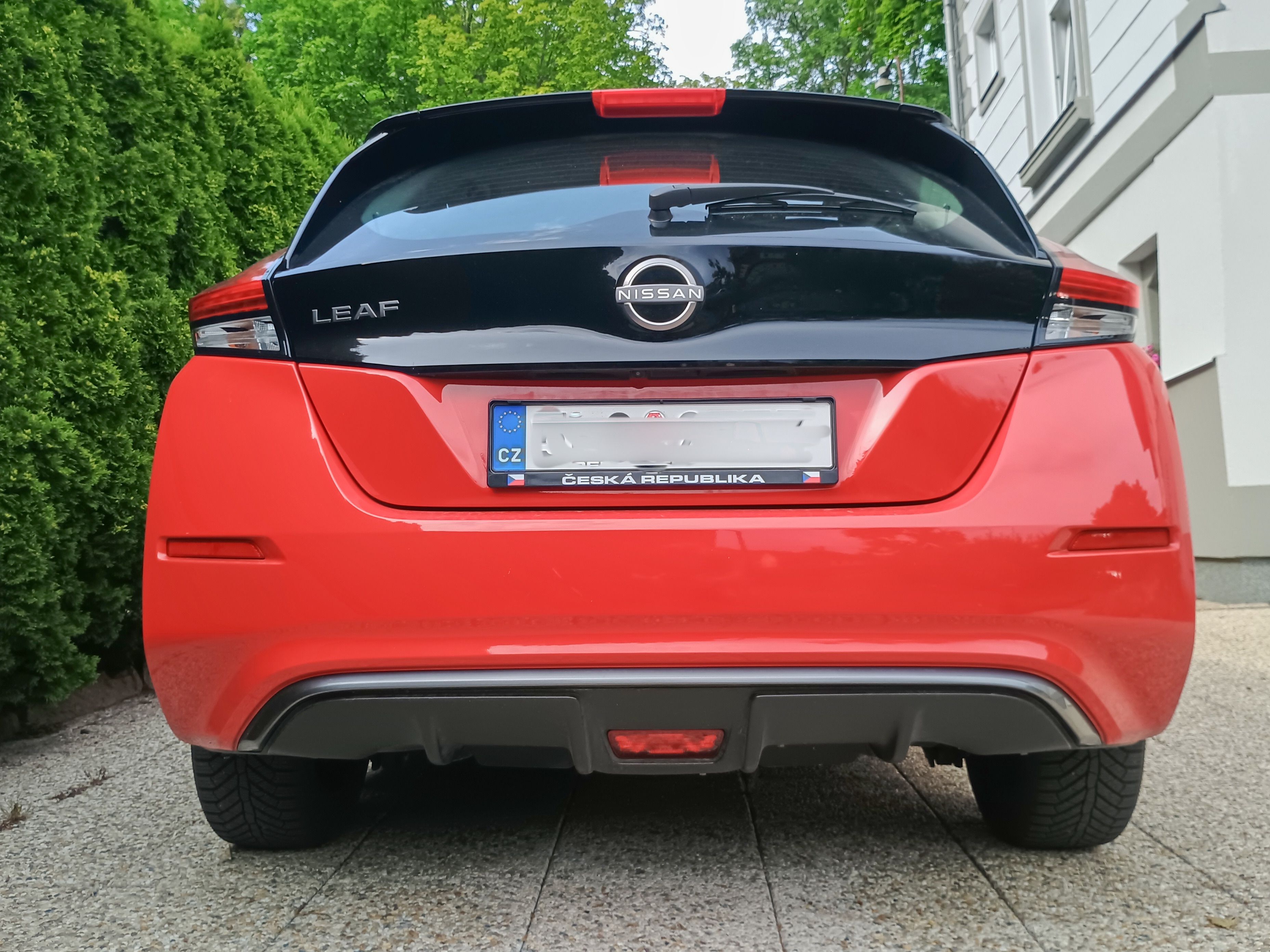 Nissan LEAF, krásně červený - fotka 6
