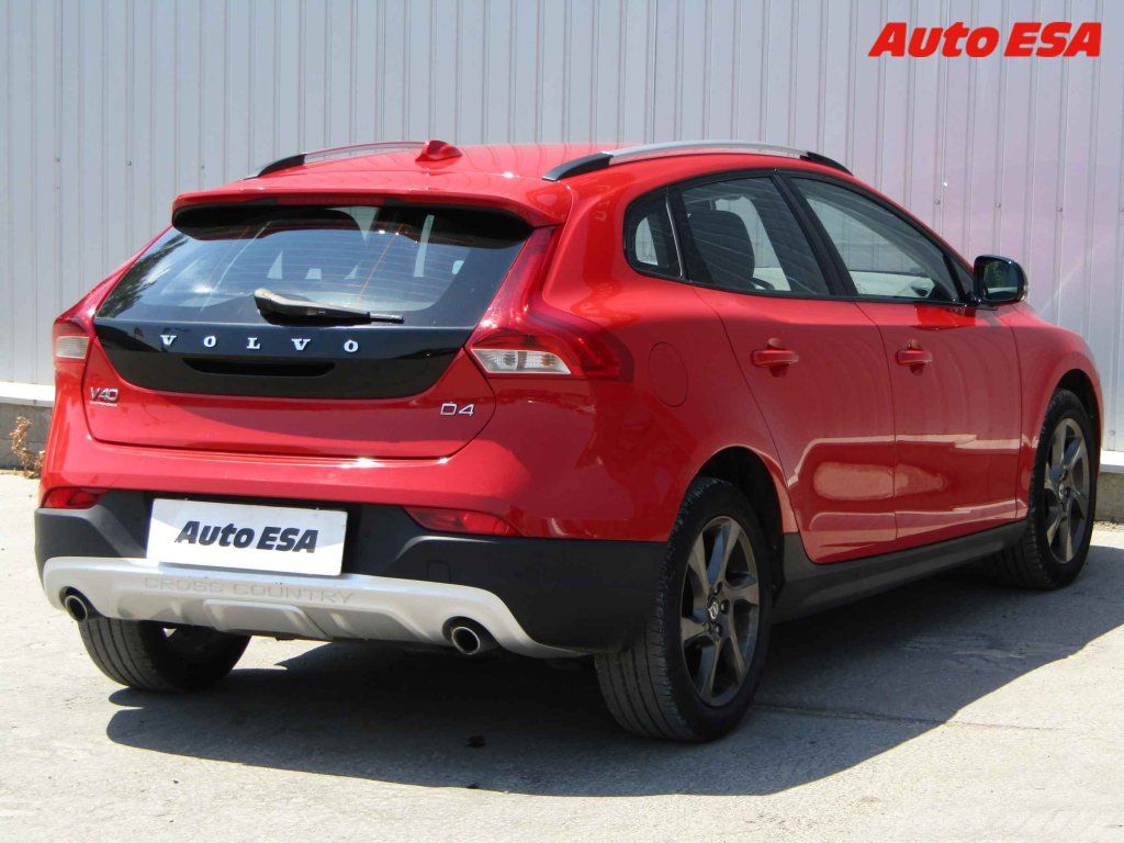 Volvo V40, 2.0 D,ČR - fotka 4