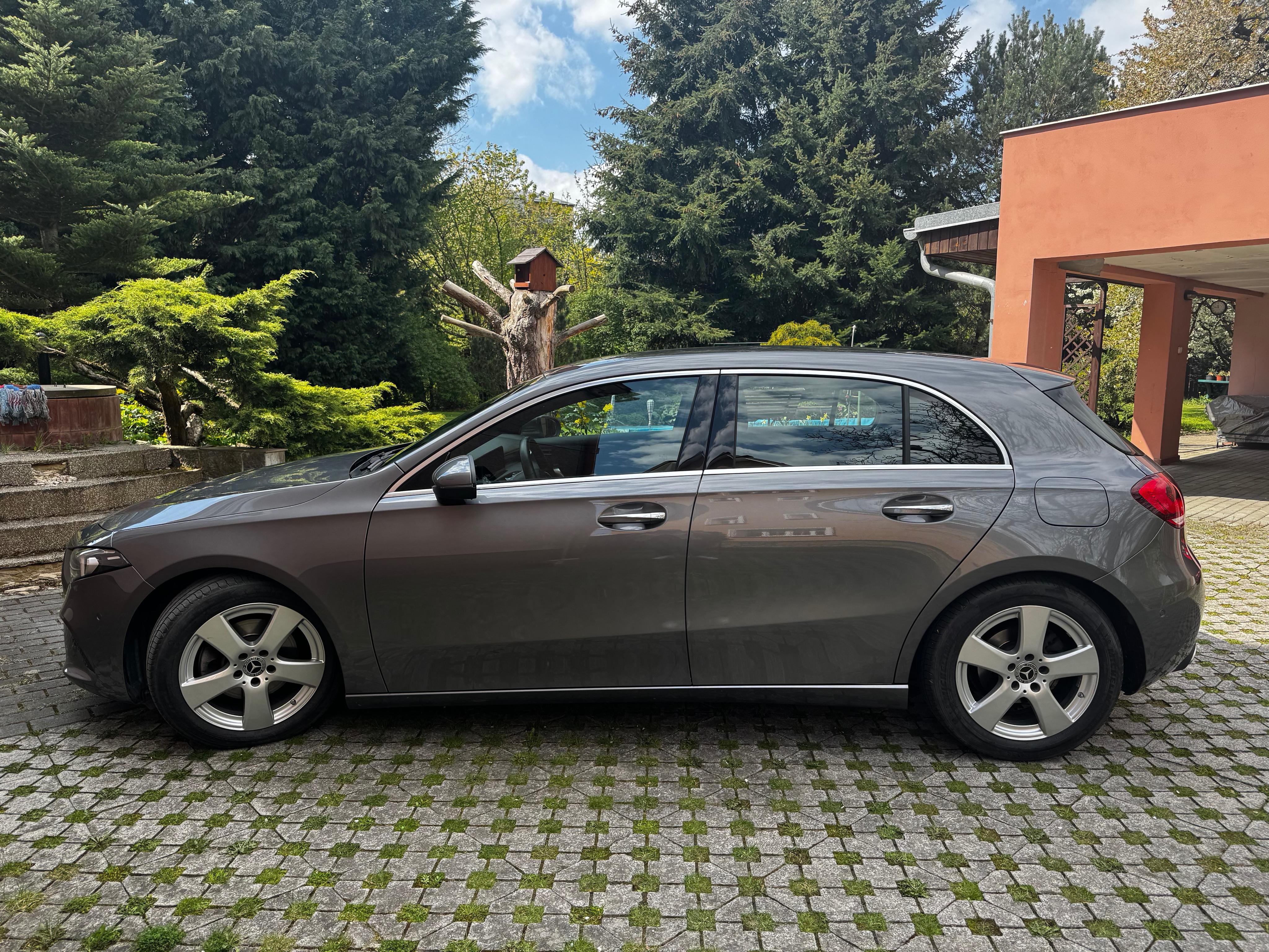 Mercedes-Benz Třídy A, Mercedes-Benz A200 120 kW - fotka 3