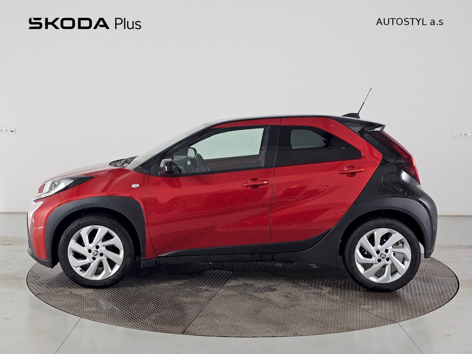 Toyota Aygo, X 1.0i 53kW STYLE TECH - fotka 3