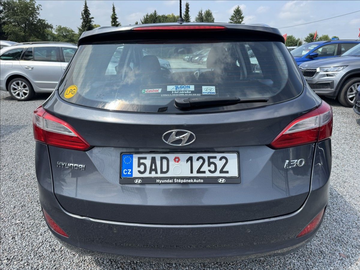 Hyundai i30, 1,6   i 88KW LPG 2035 VÝHŘEV - fotka 6