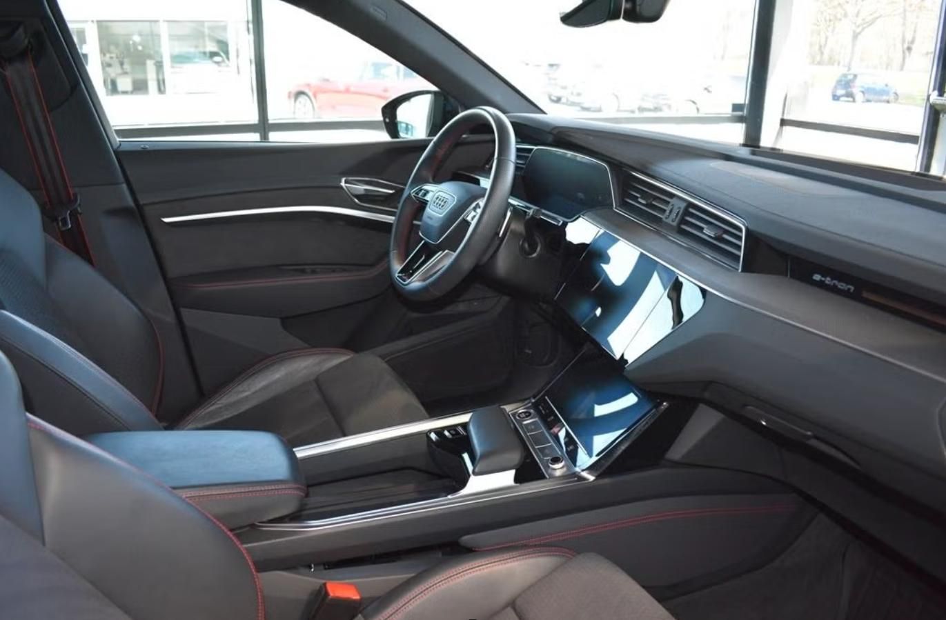Audi Q8 e-tron, 55 Q S-Line Kamera Matrix Taž. - fotka 4