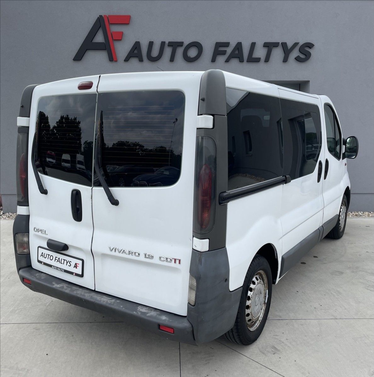 Opel Vivaro, 1,9 DCi 74KW 9.MÍST - fotka 3