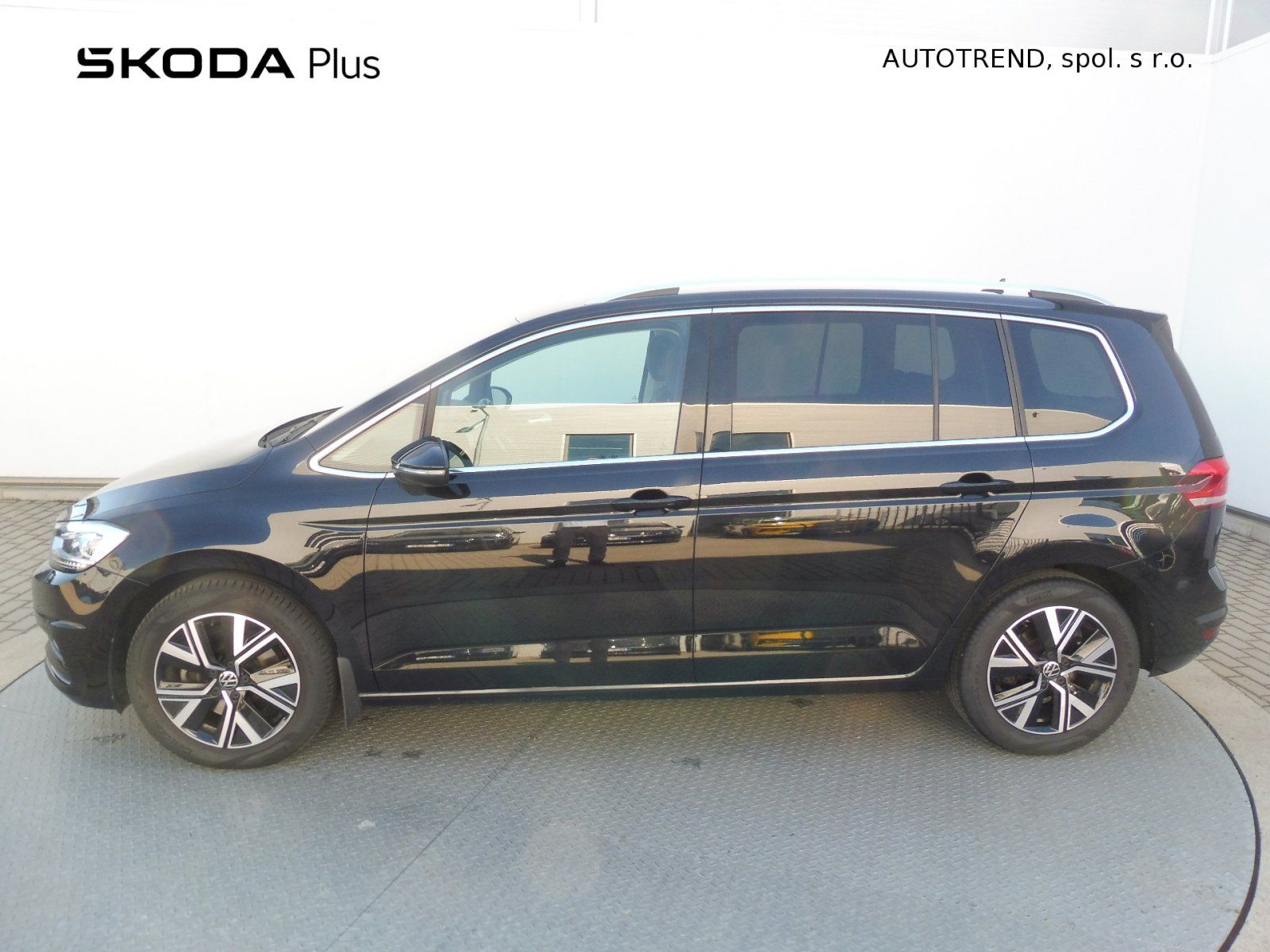 Volkswagen Touran, Highline 1,5 TSI 110kW DSG - fotka 3