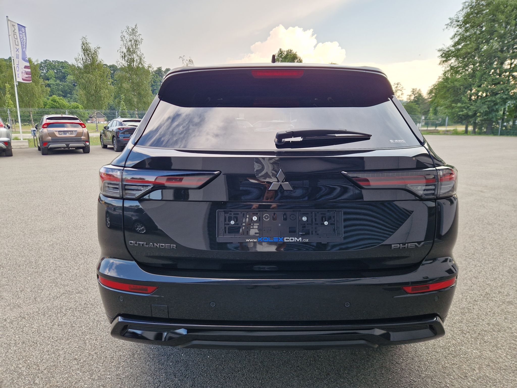 Mitsubishi Outlander, 2.4 PHEV 4x4 Black Edition 26 - fotka 5