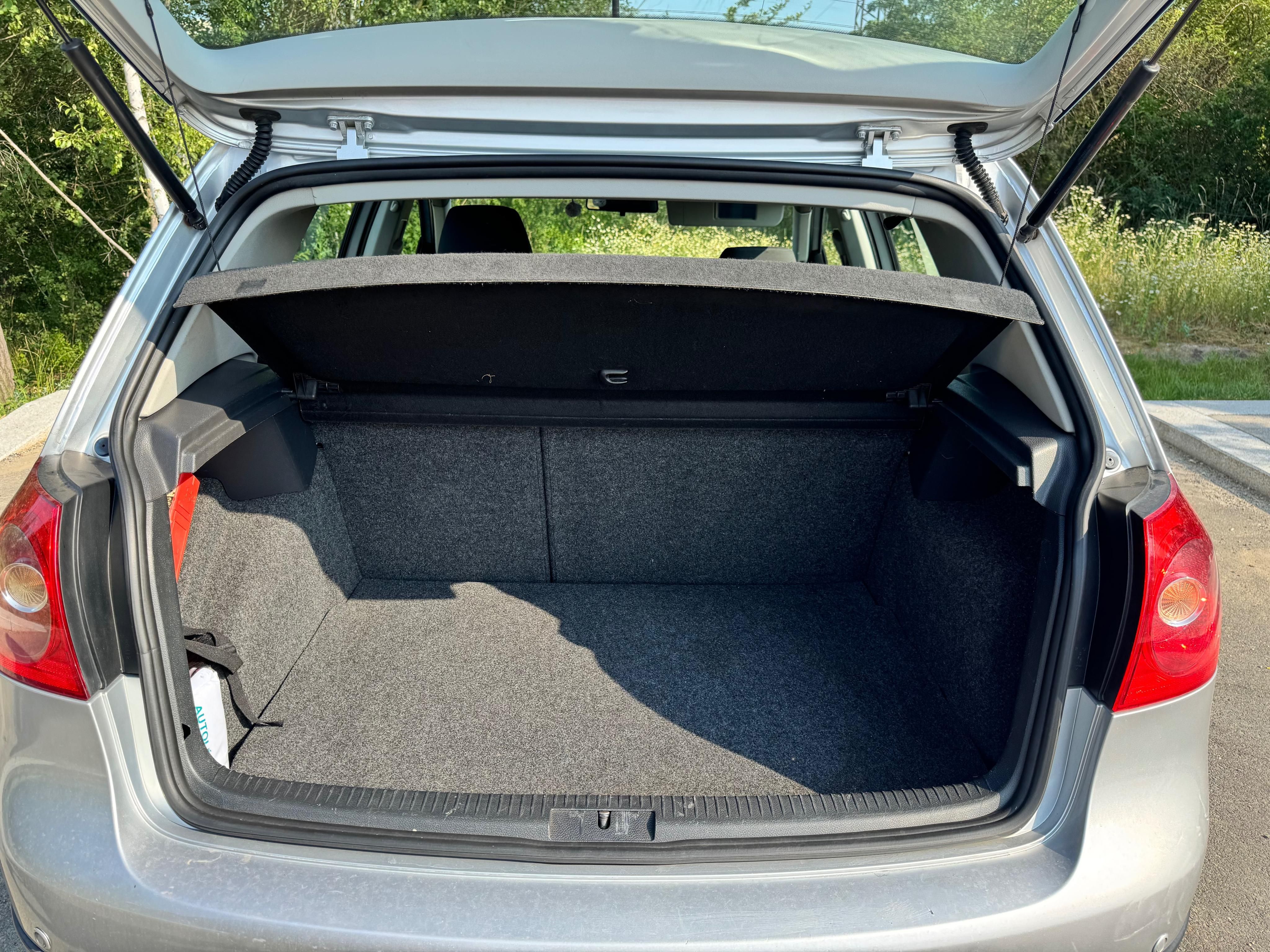 Volkswagen Golf, 1.6 benzín - bez koroze - fotka 6