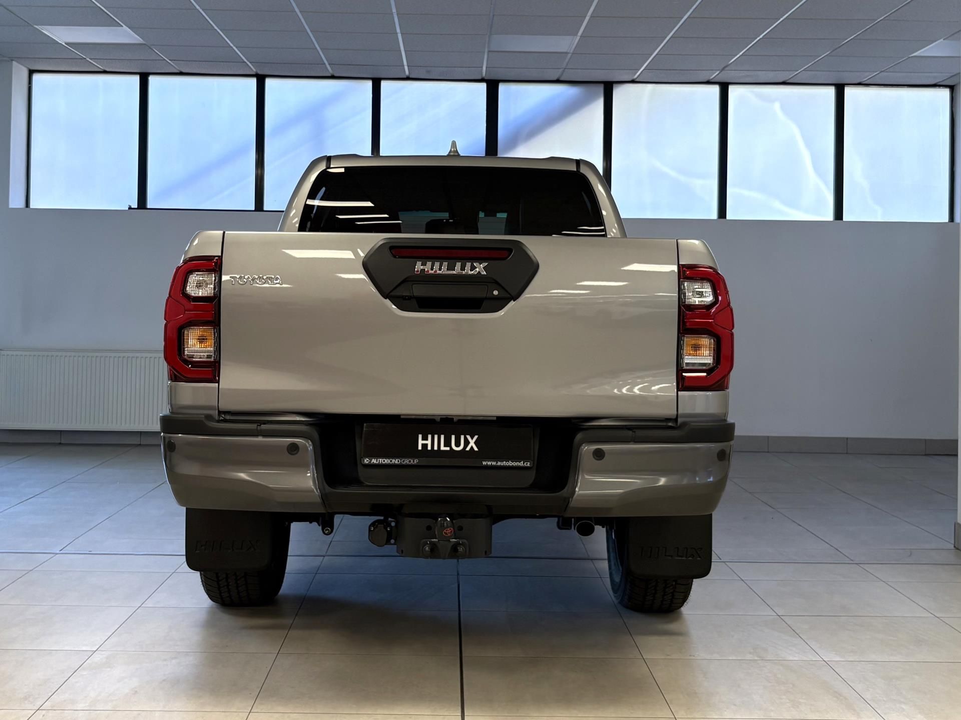 Toyota Hilux, 2,8 Diesel, 6st (4x4), Invinci - fotka 5