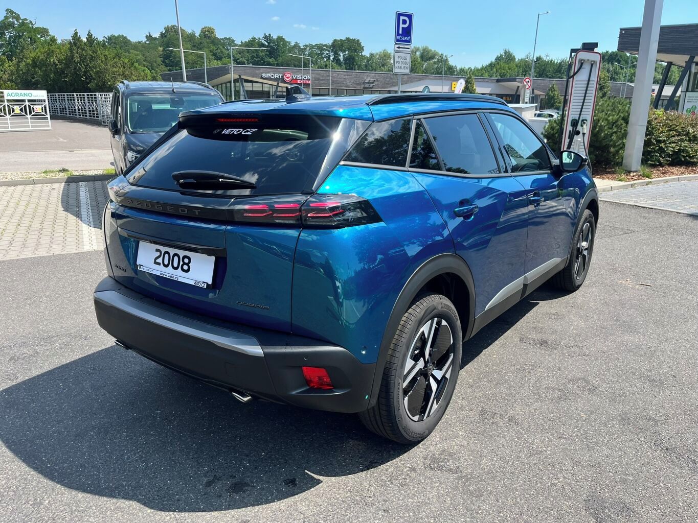 Peugeot 2008, ALLURE Hybrid 145 e-DCS6 - fotka 4